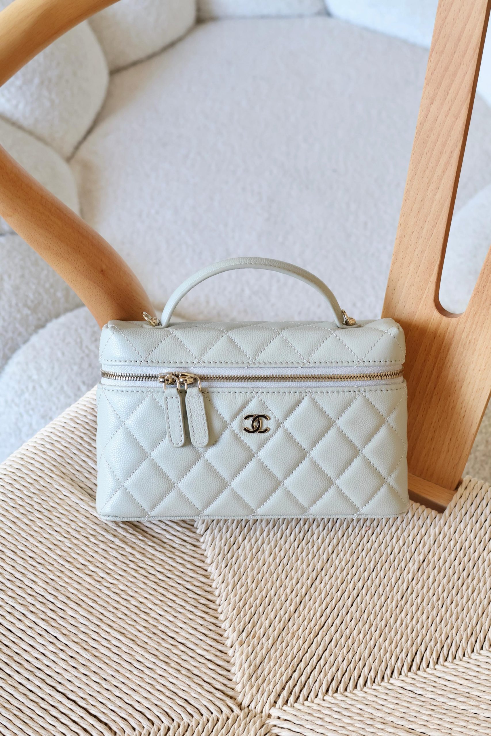 Chanel Long Vanity With Chain Quilted Caviar Leather - Image 4