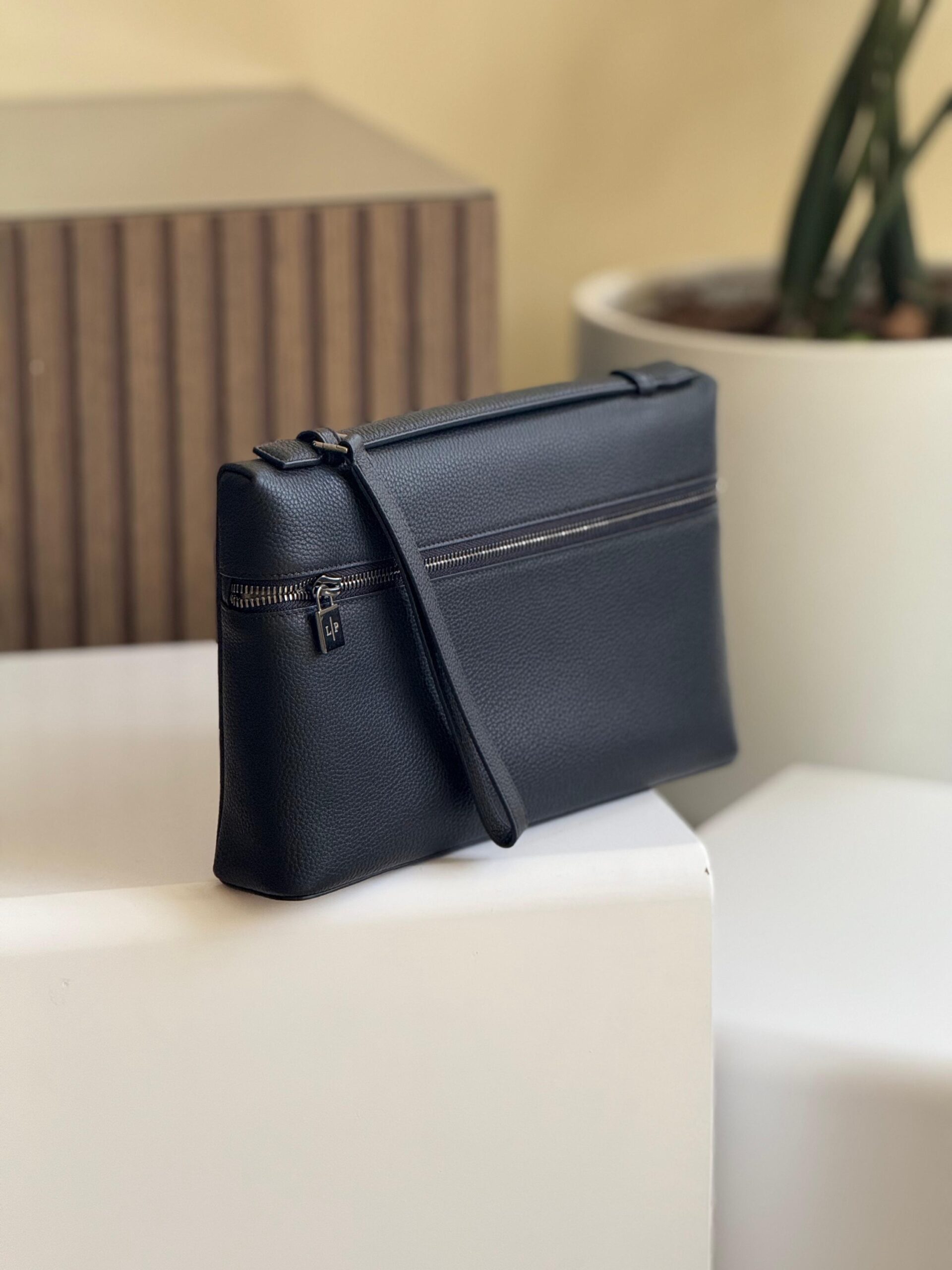 Loro Piana Extra Pouch L29 - Image 4