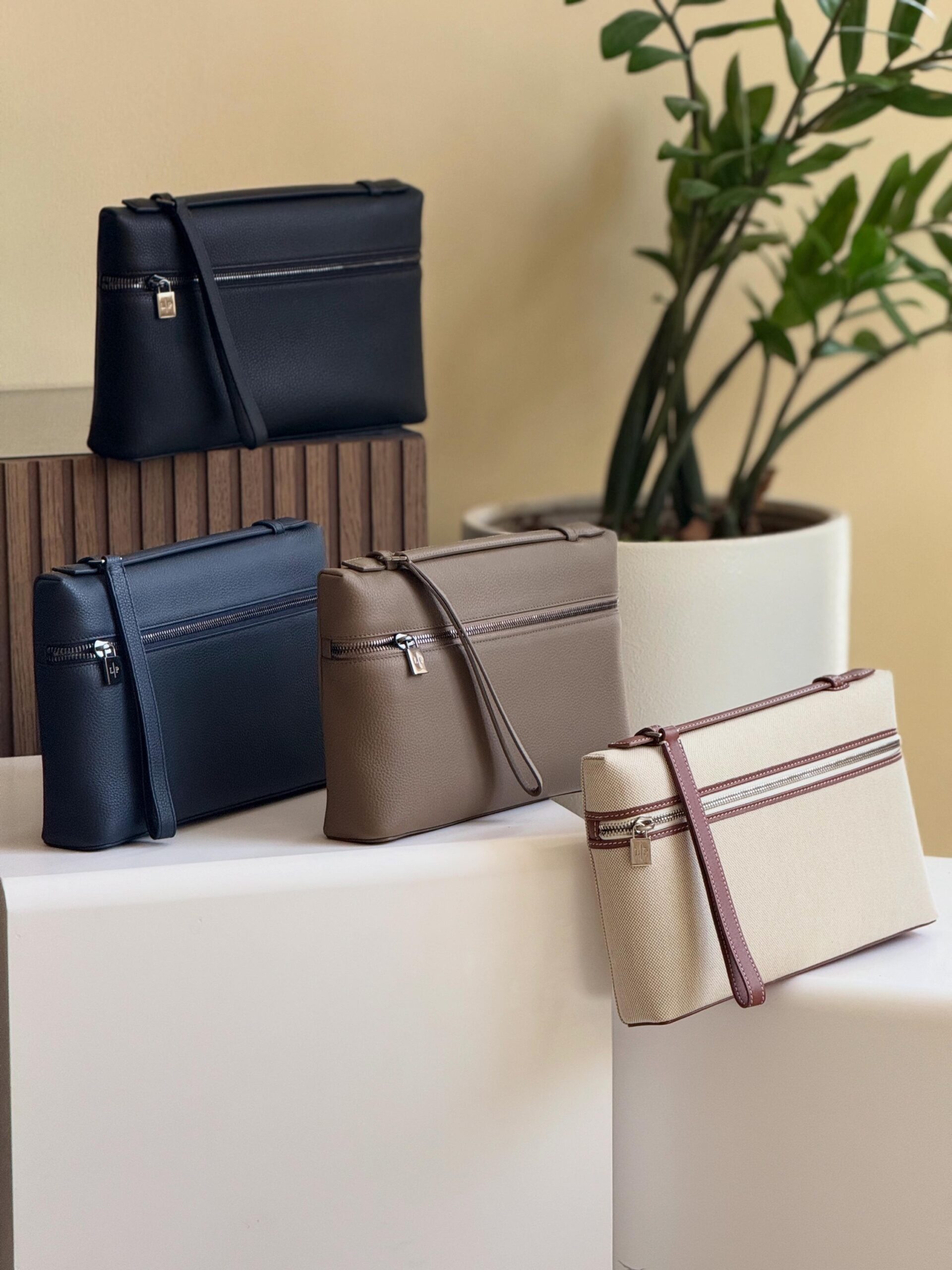 Loro Piana Extra Pouch L29 - Image 7