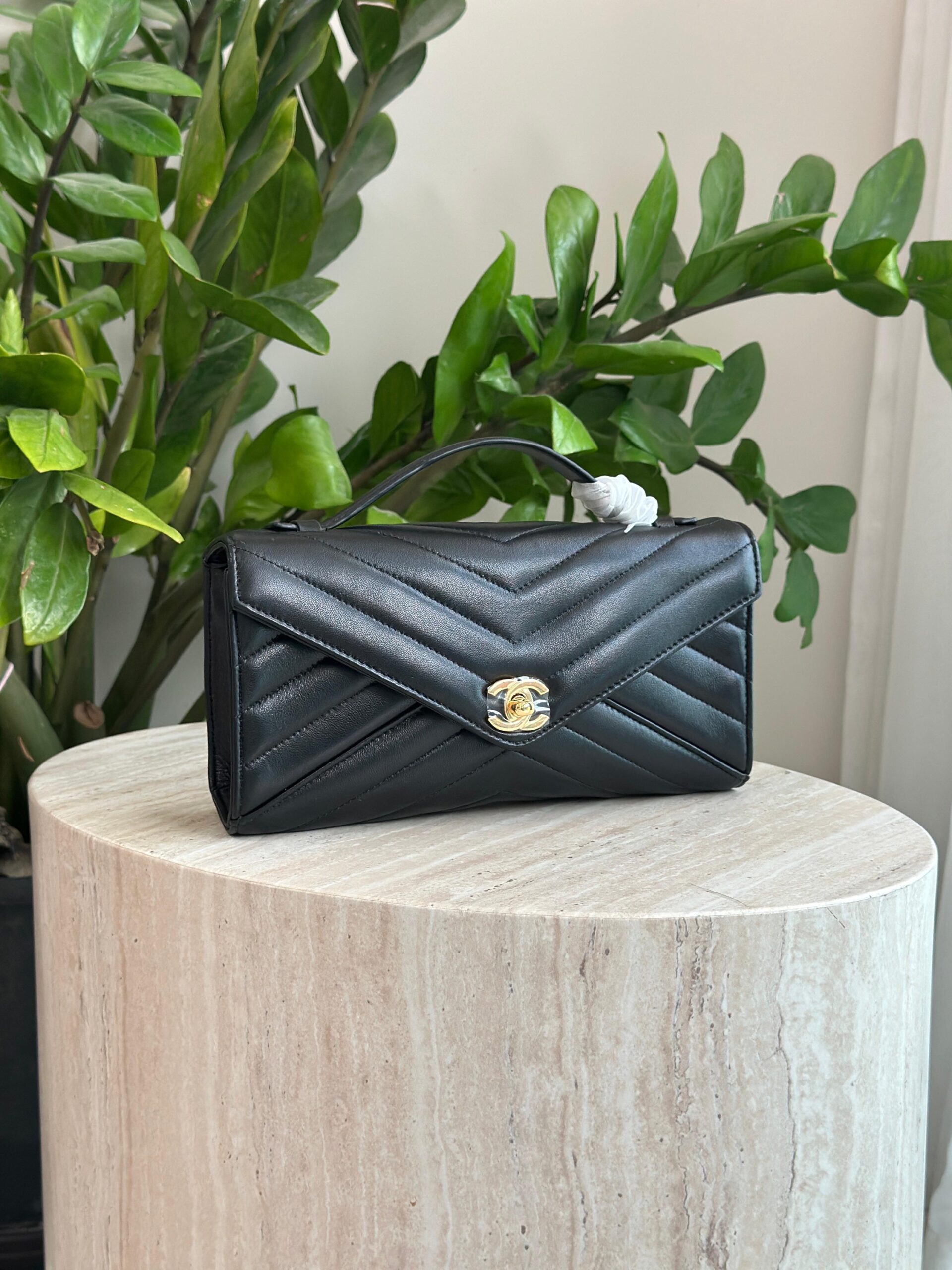 Chanel Red Chevron Leather Envelope Flap Bag - Image 2