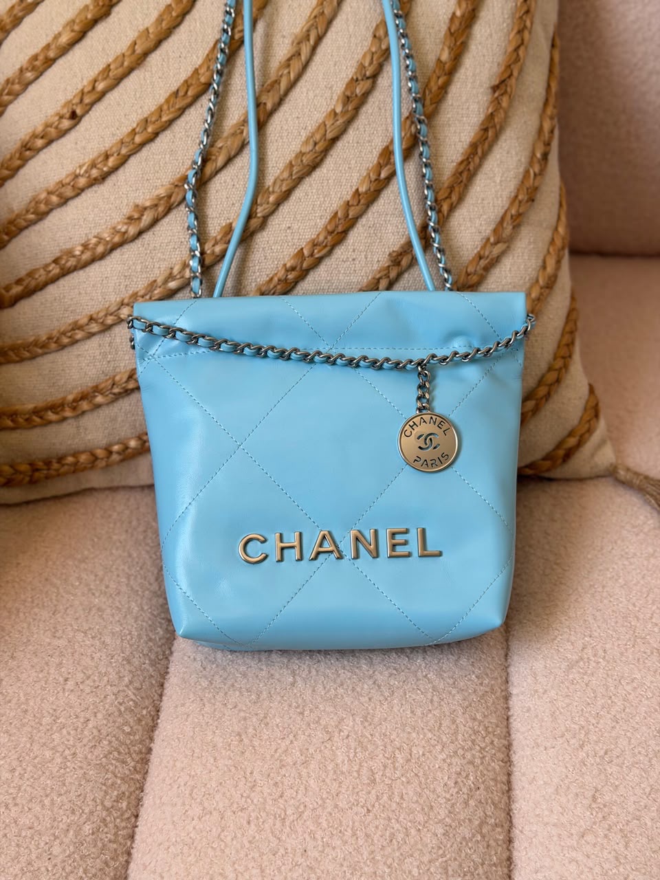 Chanel 22 Bag Vibrant Burgundy Shiny Calfskin Leather - Image 2