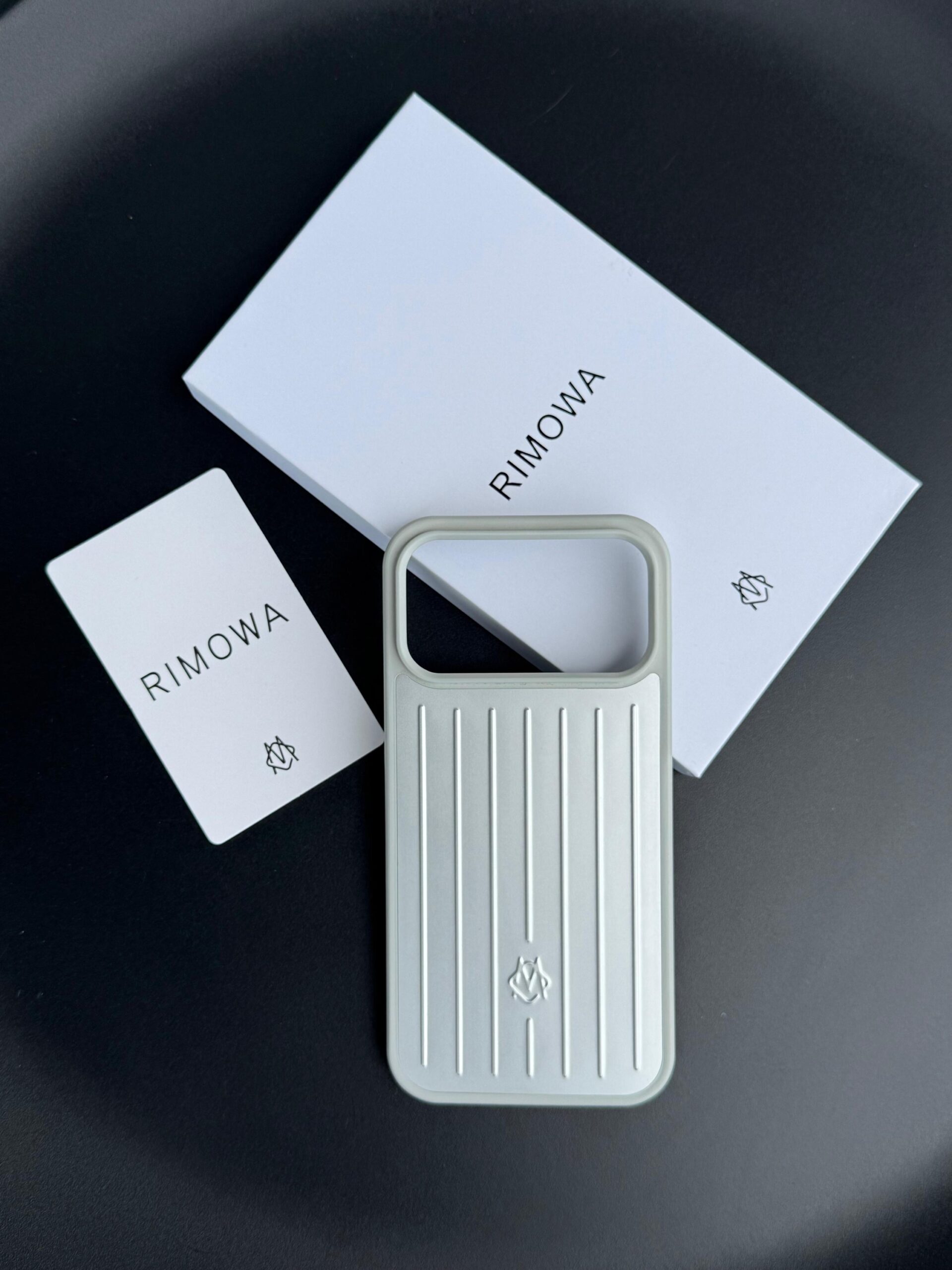 Rimowa Black Aluminium iPhone 17 Pro - Image 8