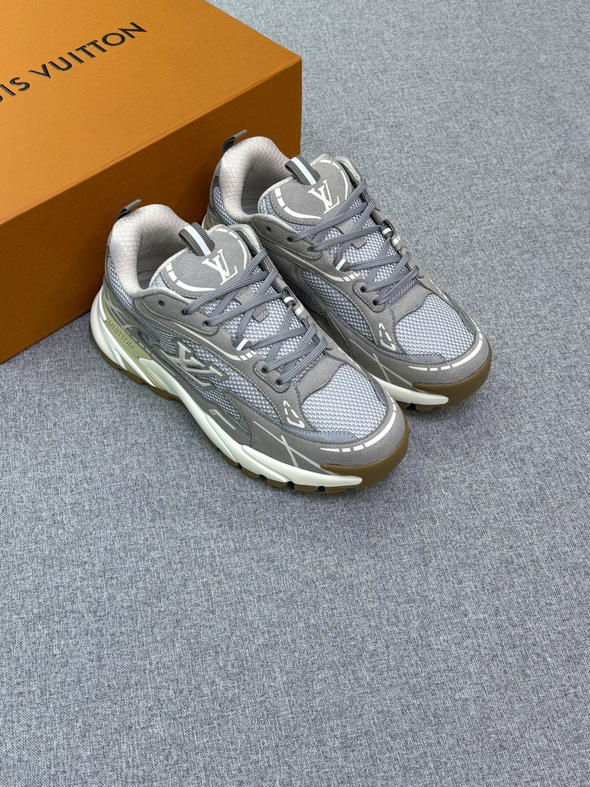 Louis Vuitton Tatic Runner Sneakers - Image 3