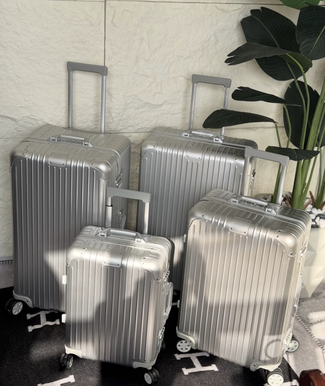 Rimowa Suitcase Set - Image 15