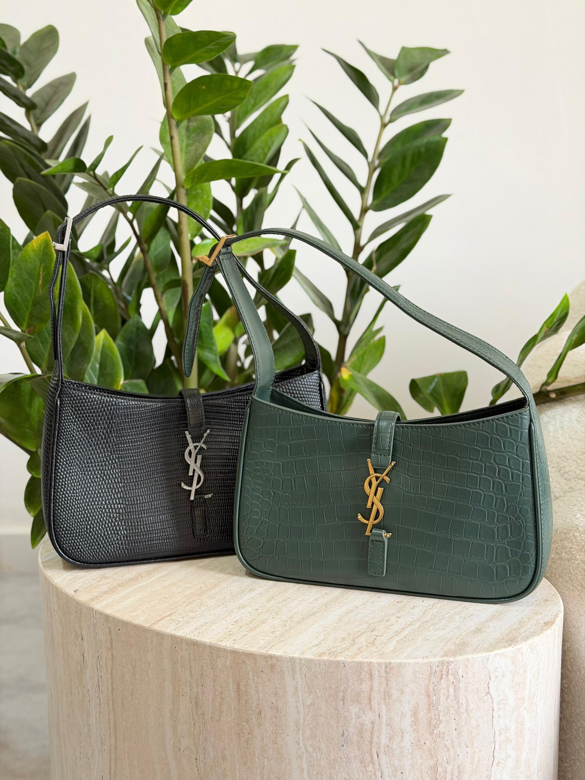 Yves Saint Laurent Le 5 À 7 Hobo Bag - Image 11
