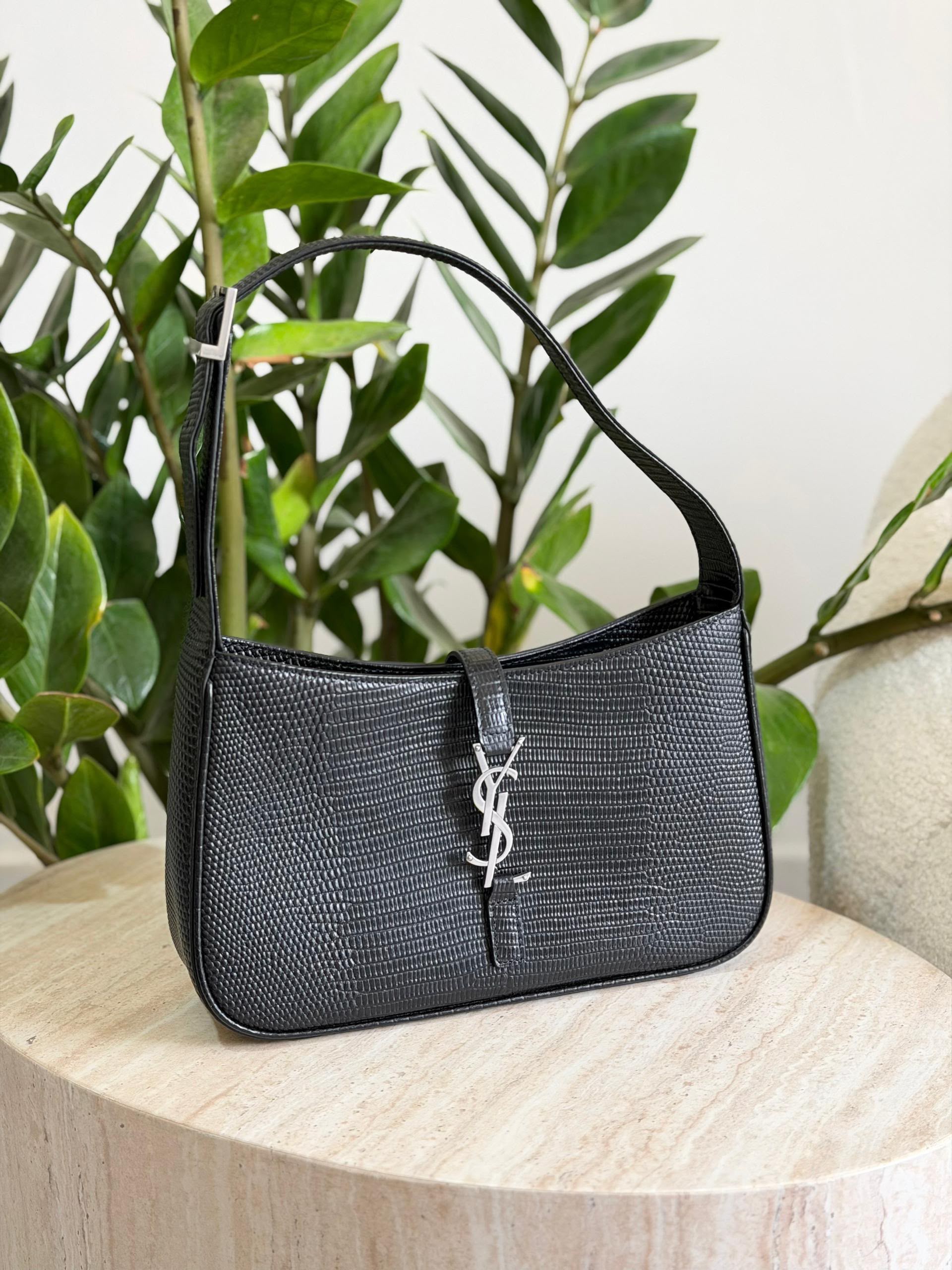 Yves Saint Laurent Le 5 À 7 Hobo Bag - Image 10