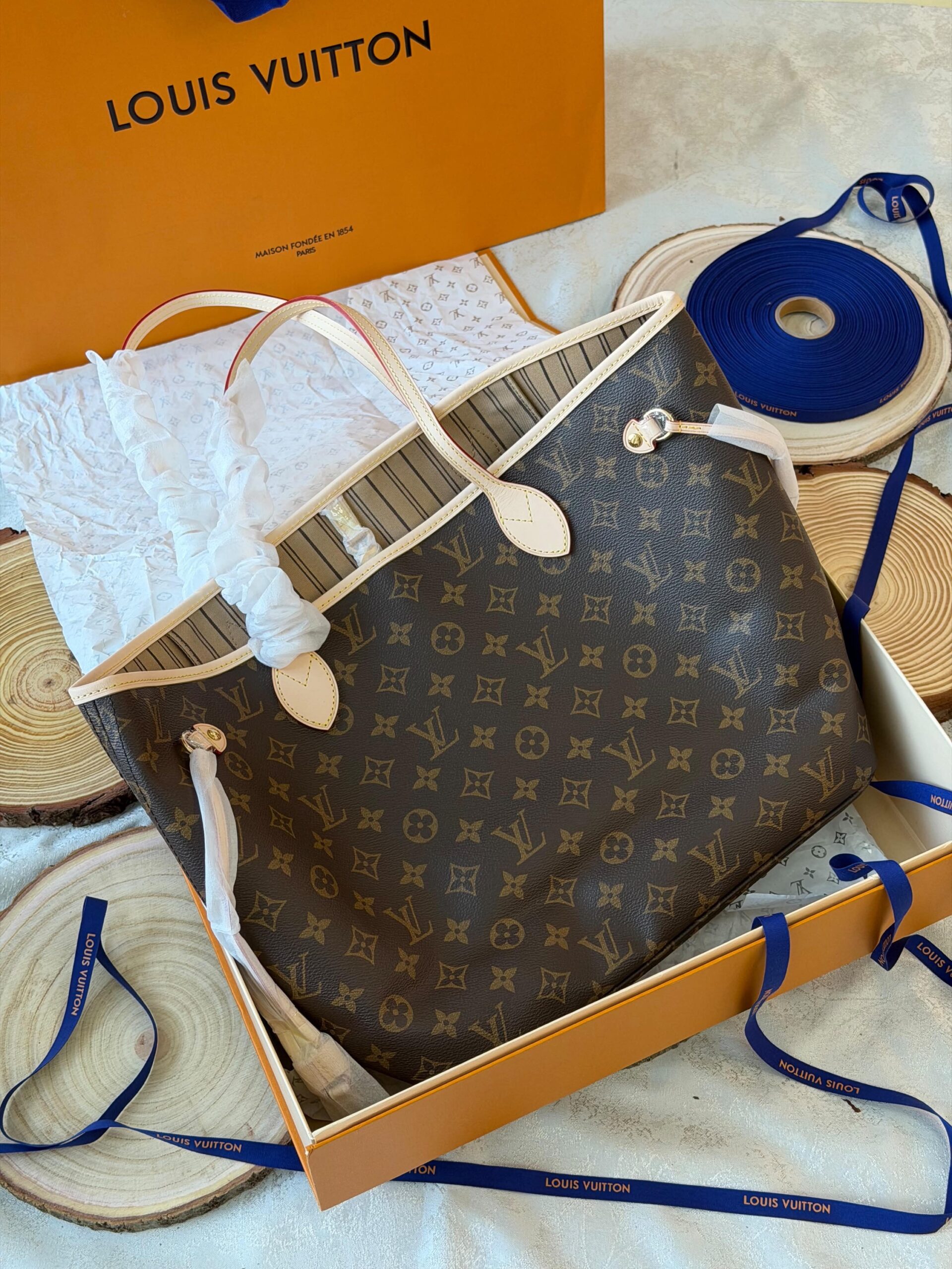 Louis Vuitton Neverfull MM Tote Bag - Image 8