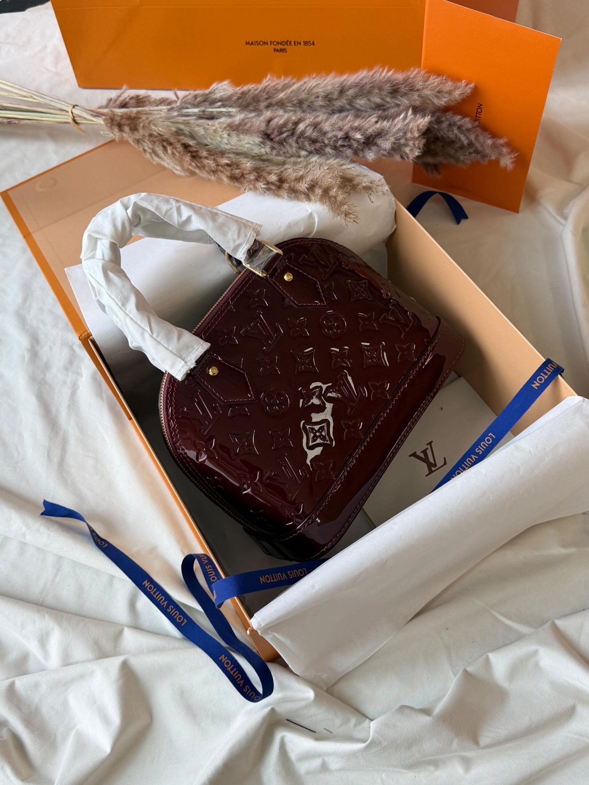 Louis Vuitton Alma Handbag Vernis Patent Leather
