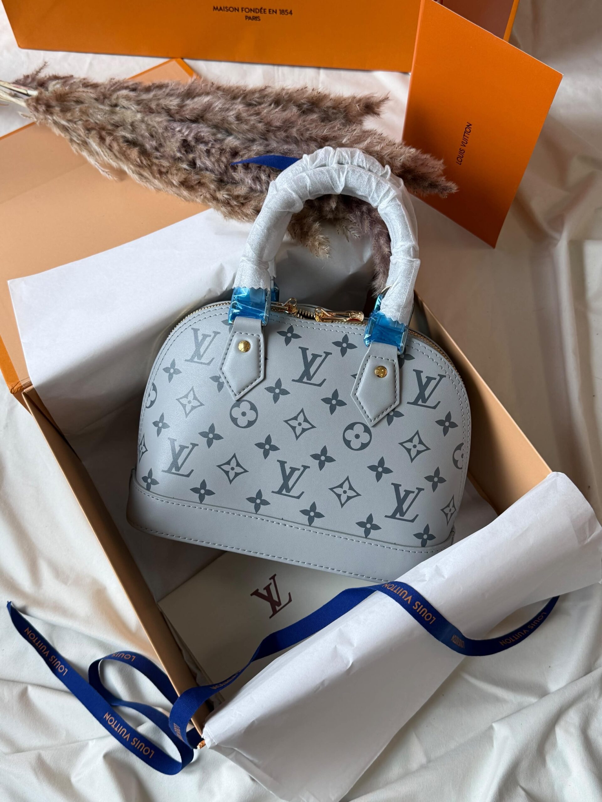 Louis Vuitton Alma BB Bag - Image 5