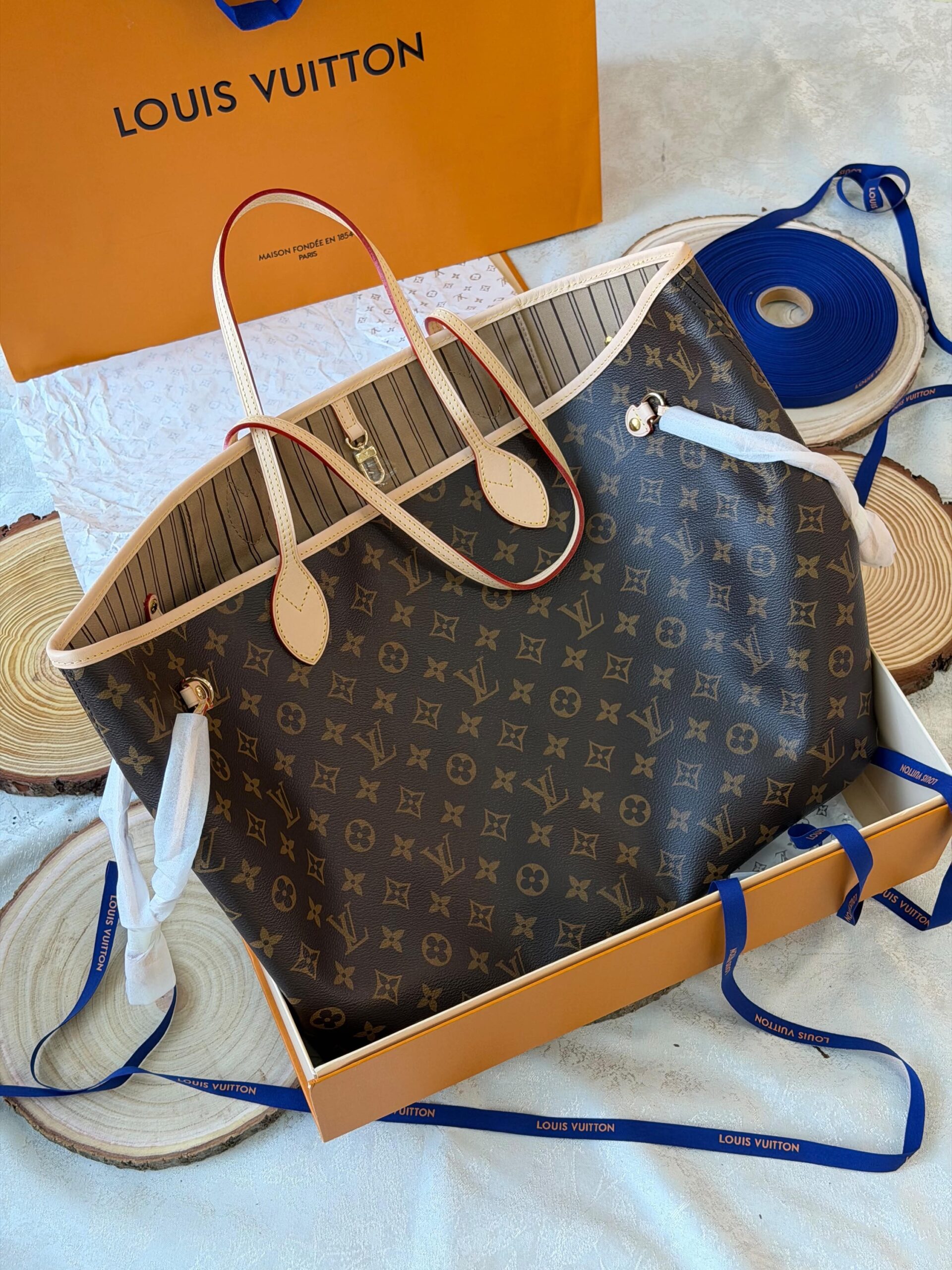 Louis Vuitton Neverfull MM Tote Bag - Image 2