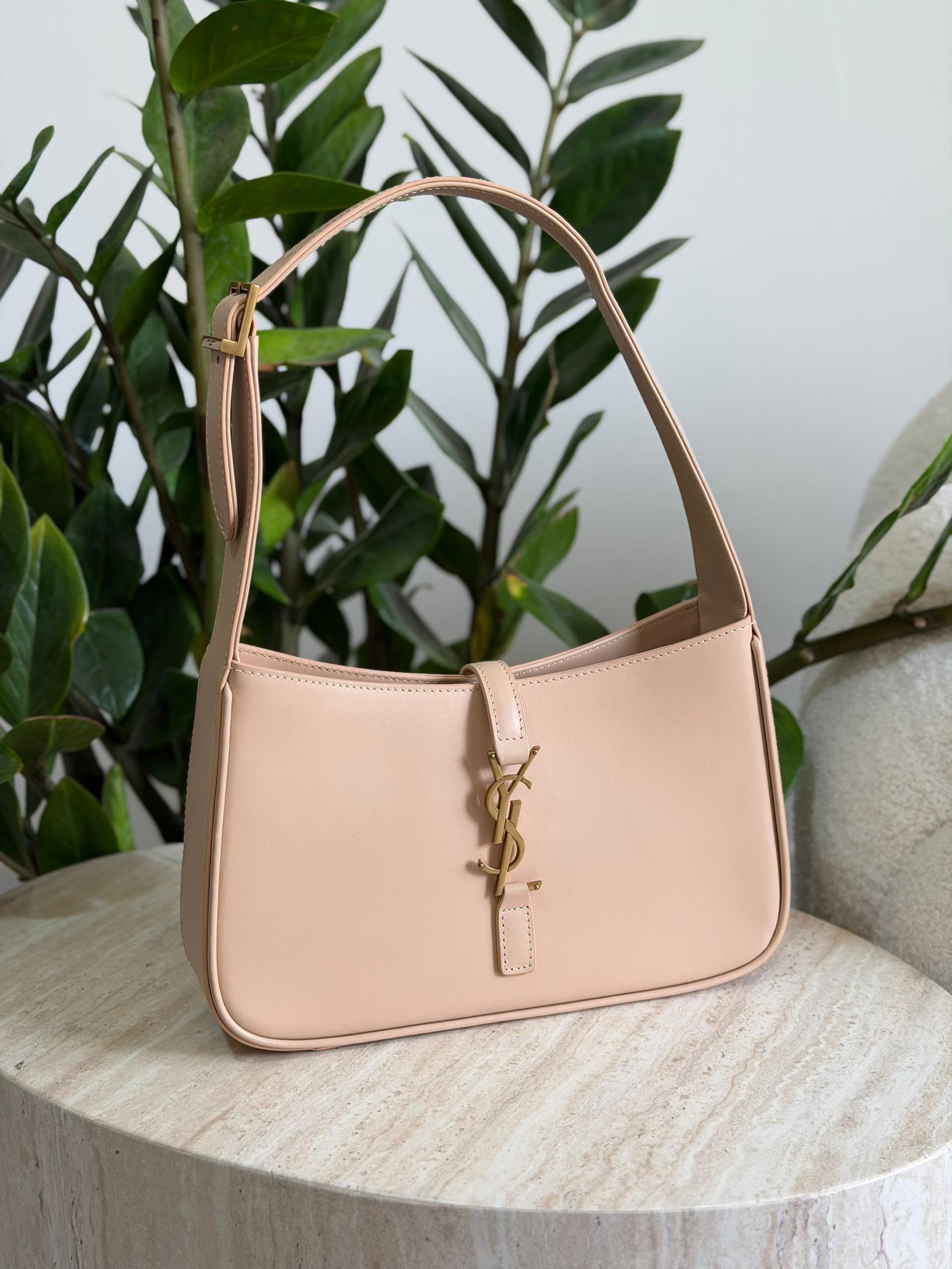 Yves Saint Laurent Le 5 À 7 Hobo Bag - Image 12