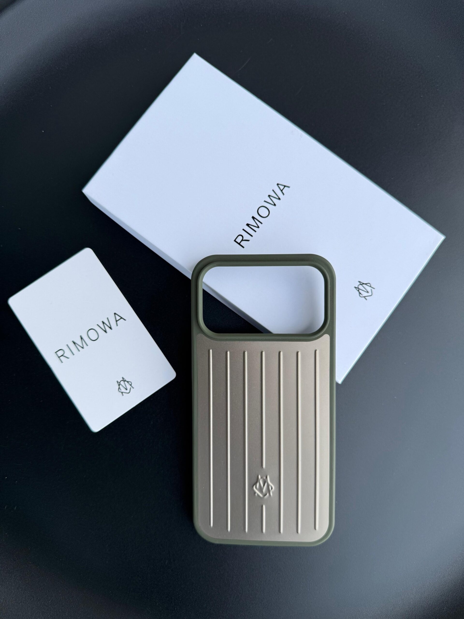 Rimowa Black Aluminium iPhone 17 Pro - Image 5