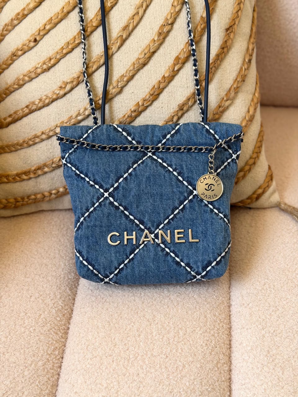 Chanel 22 Bag Vibrant Burgundy Shiny Calfskin Leather - Image 8