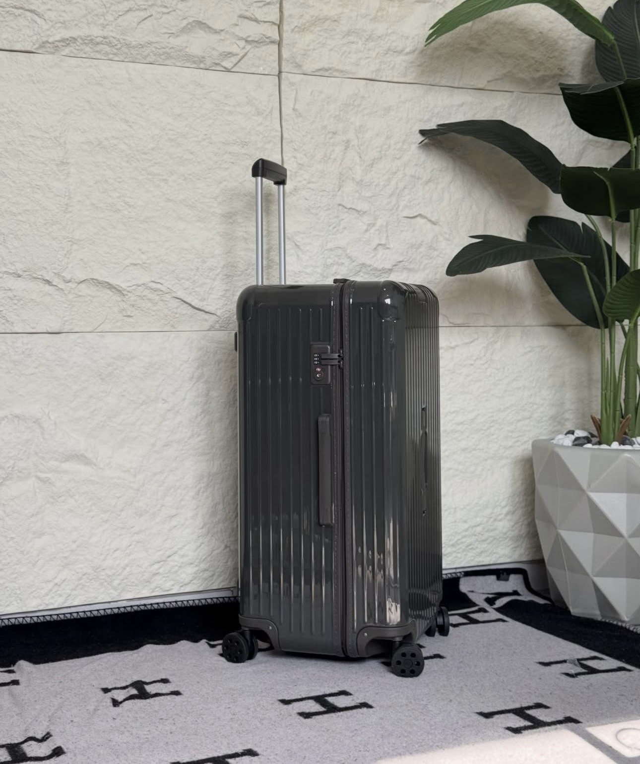 Rimowa Essential Suitcase Set - Image 9