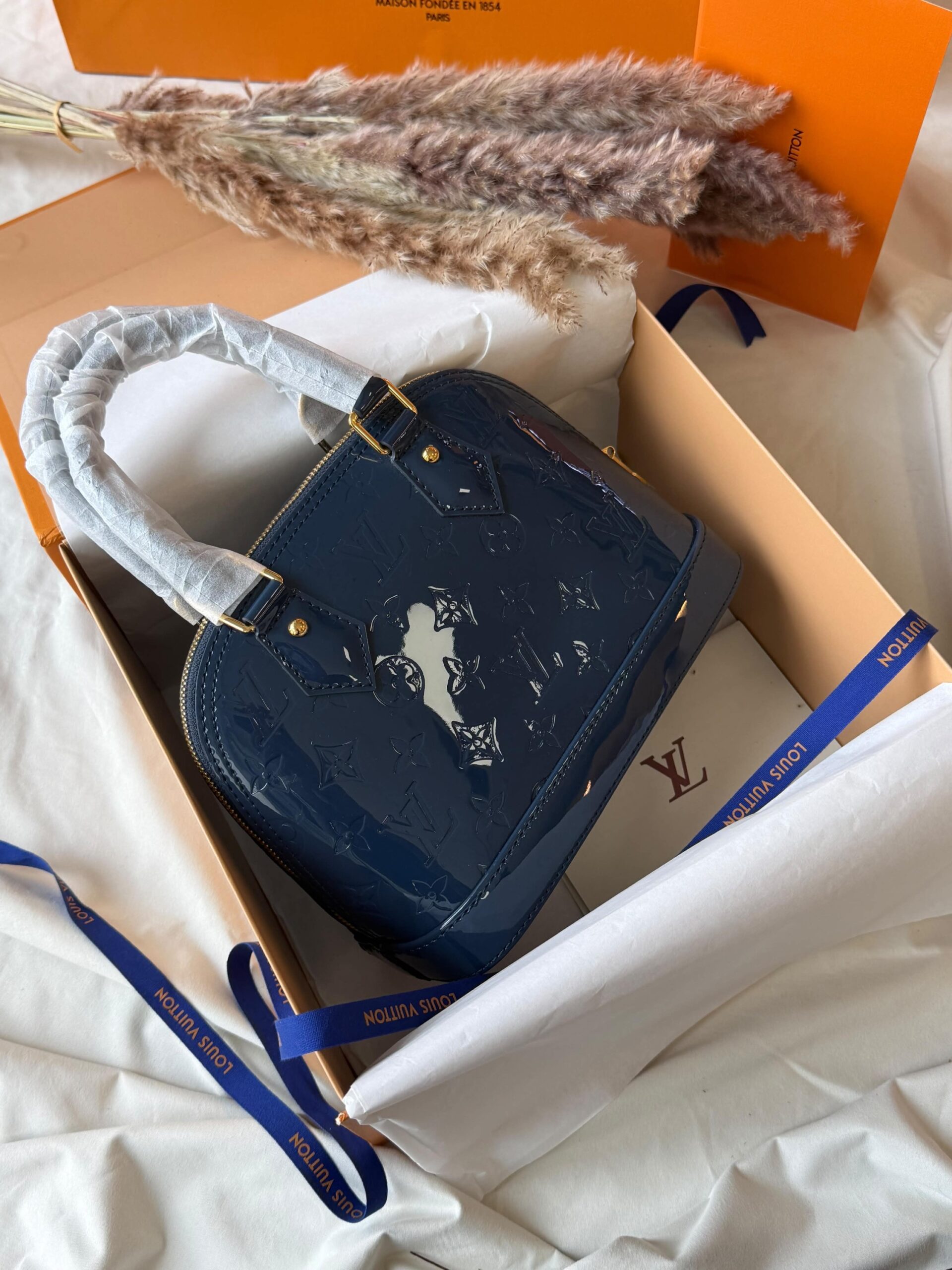 Louis Vuitton Alma Handbag Vernis Patent Leather - Image 2