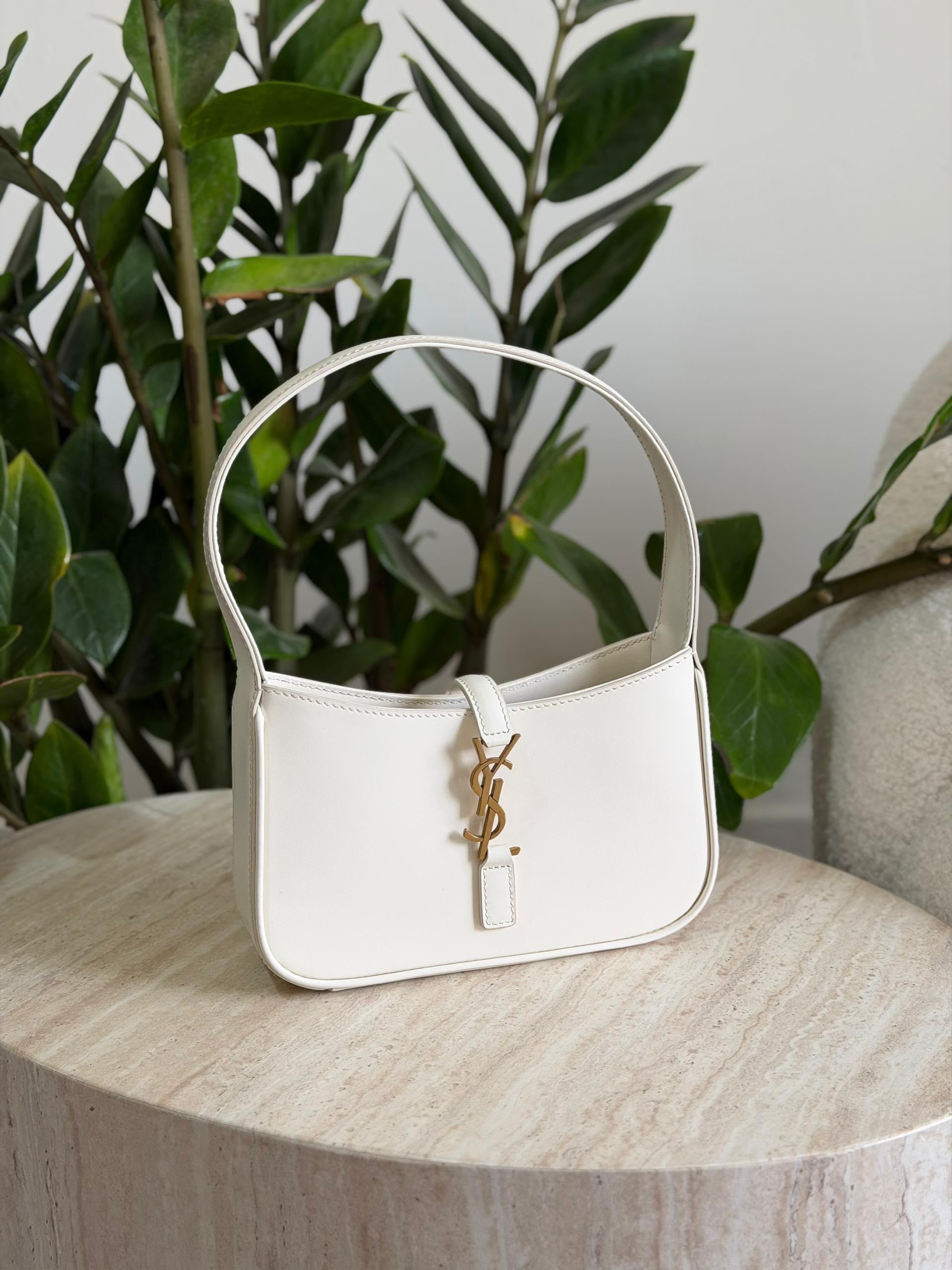 Yves Saint Laurent Le 5 À 7 Hobo Bag - Image 5