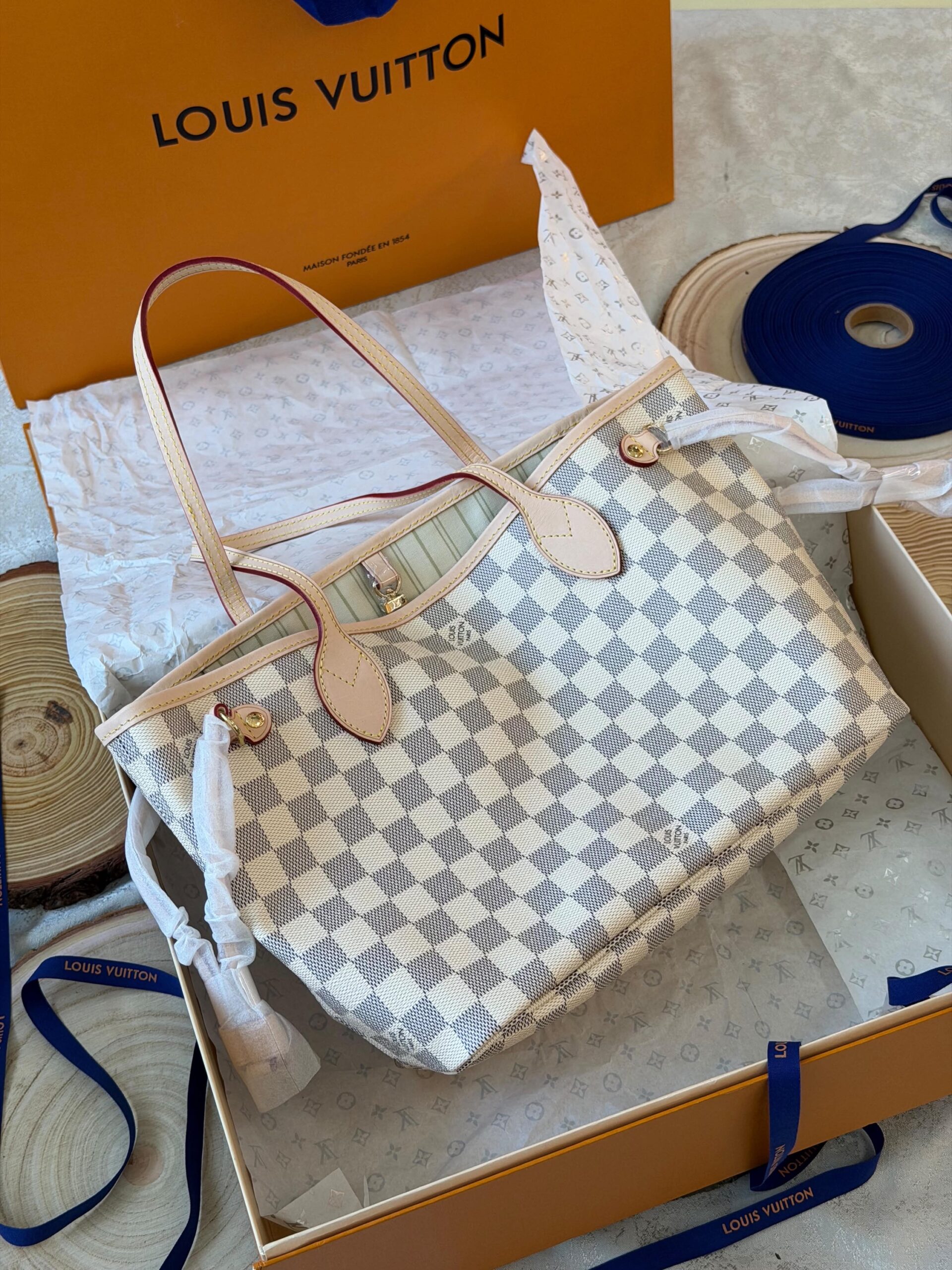 Louis Vuitton Neverfull MM Tote Bag - Image 14