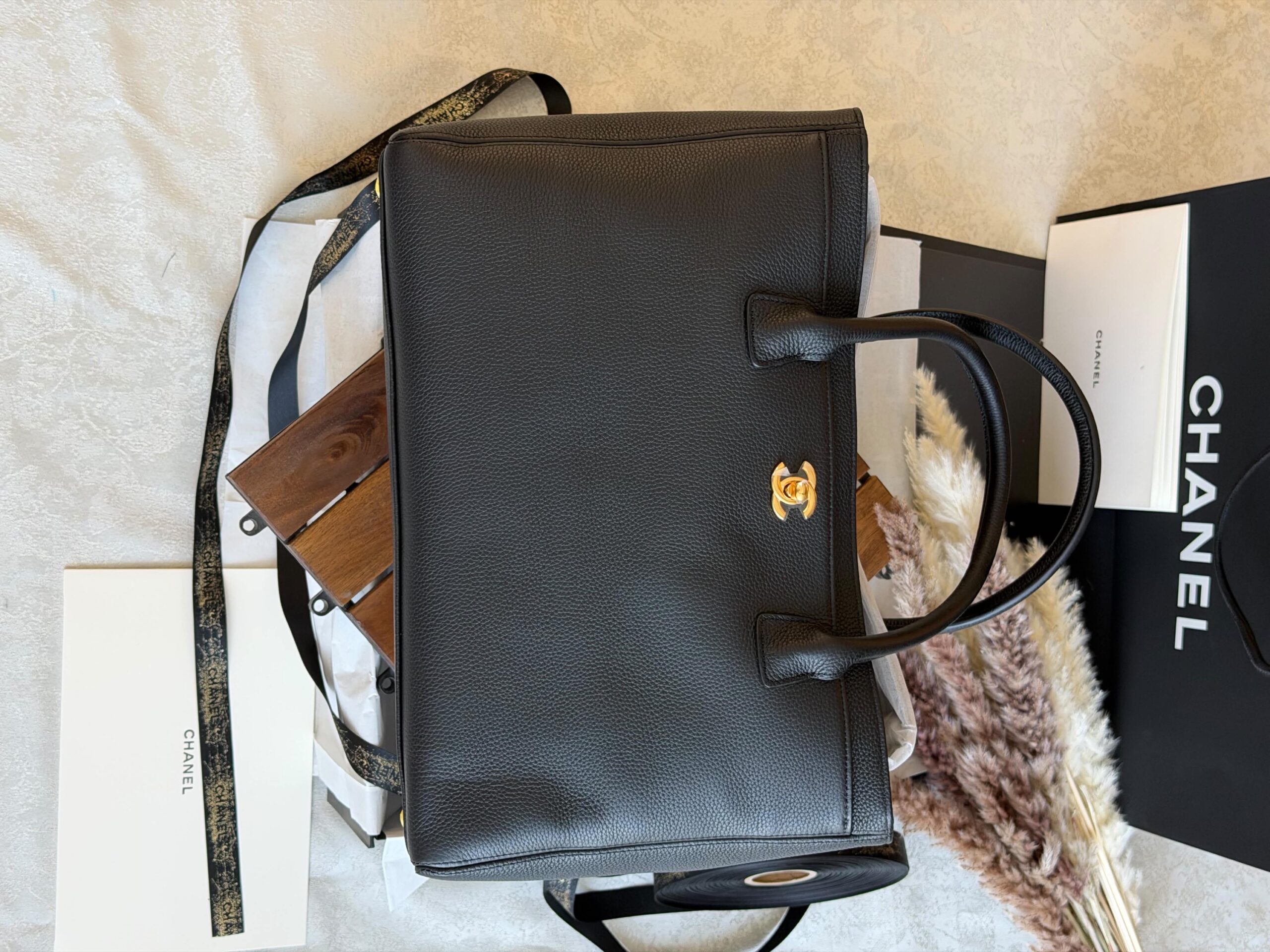 leather Chanel Executive Cerf Tote Bag - Image 4