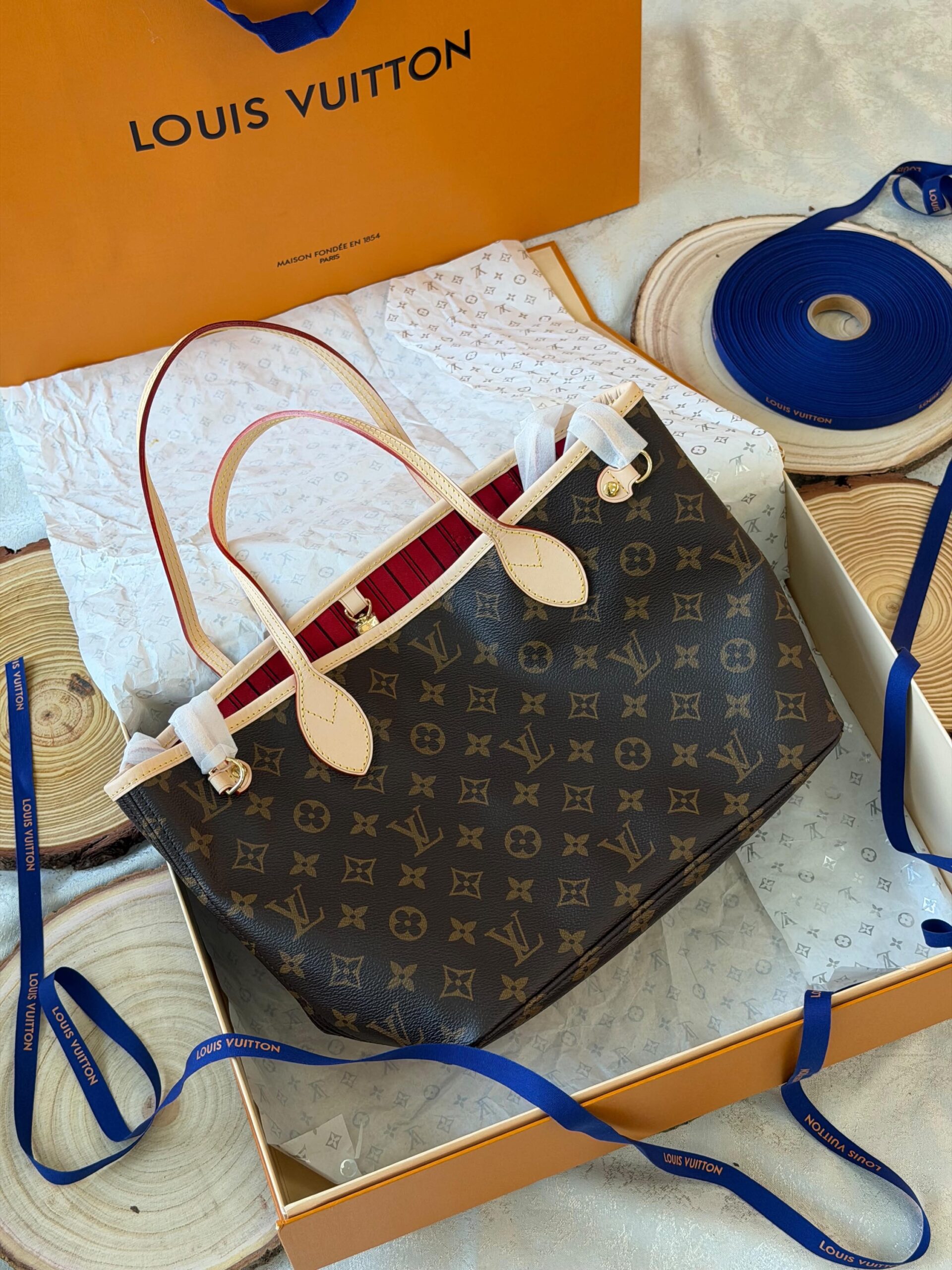 Louis Vuitton Neverfull MM Tote Bag - Image 6