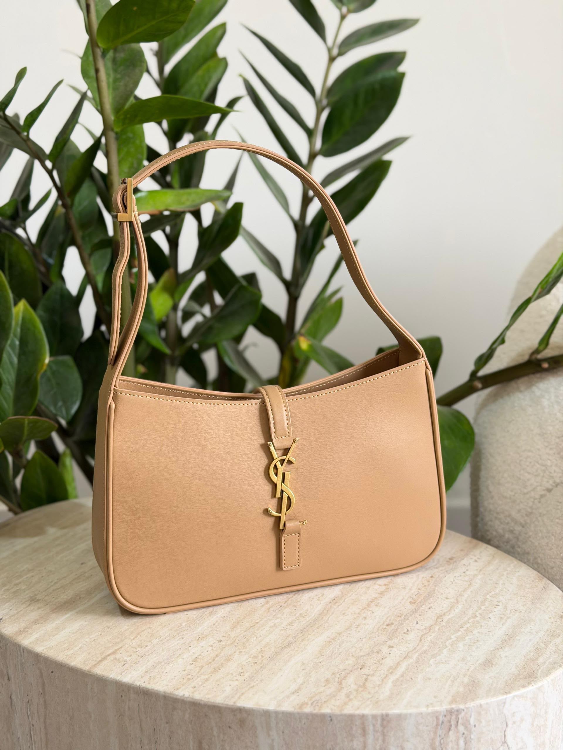 Yves Saint Laurent Le 5 À 7 Hobo Bag - Image 6