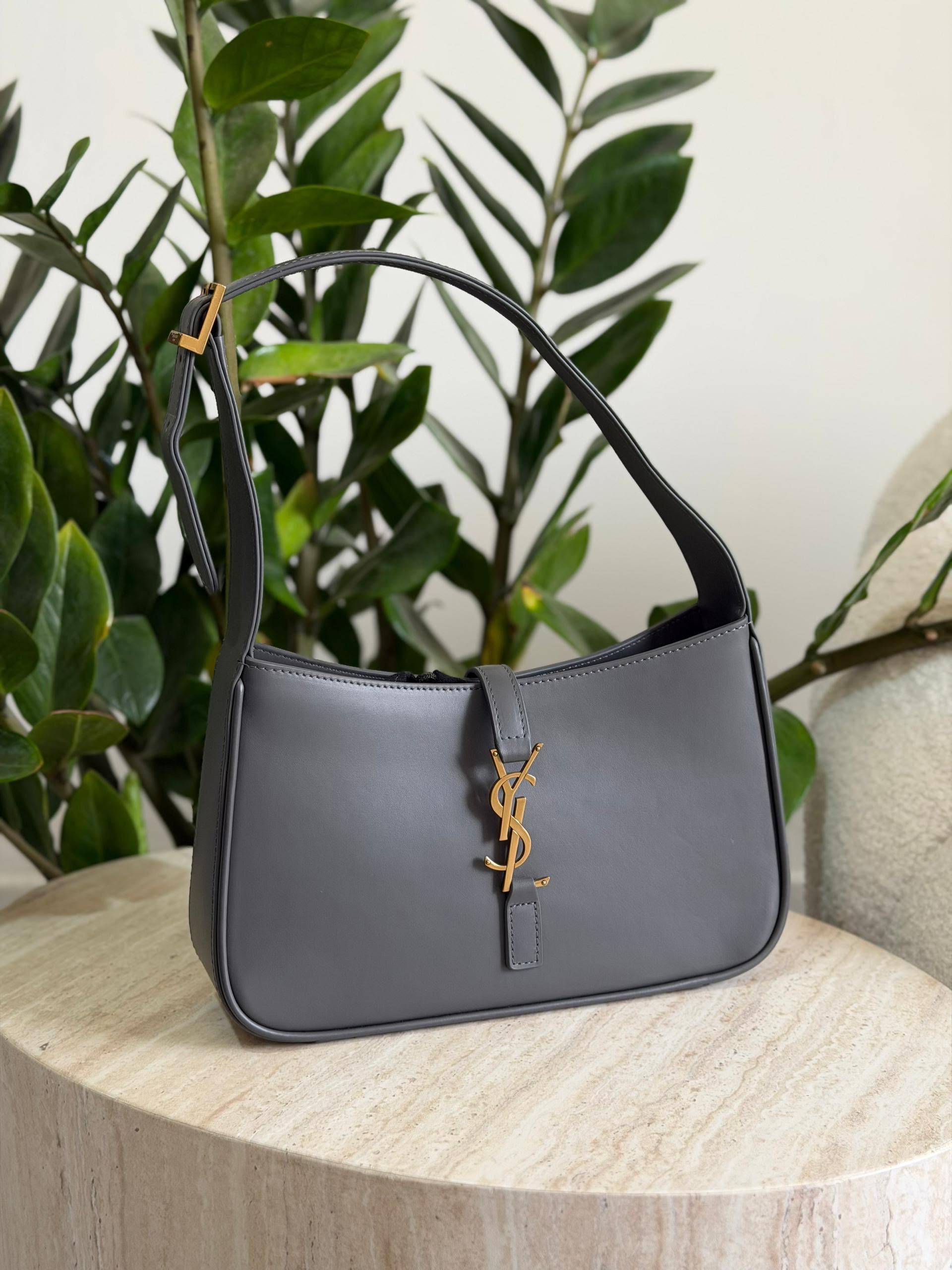 Yves Saint Laurent Le 5 À 7 Hobo Bag - Image 2