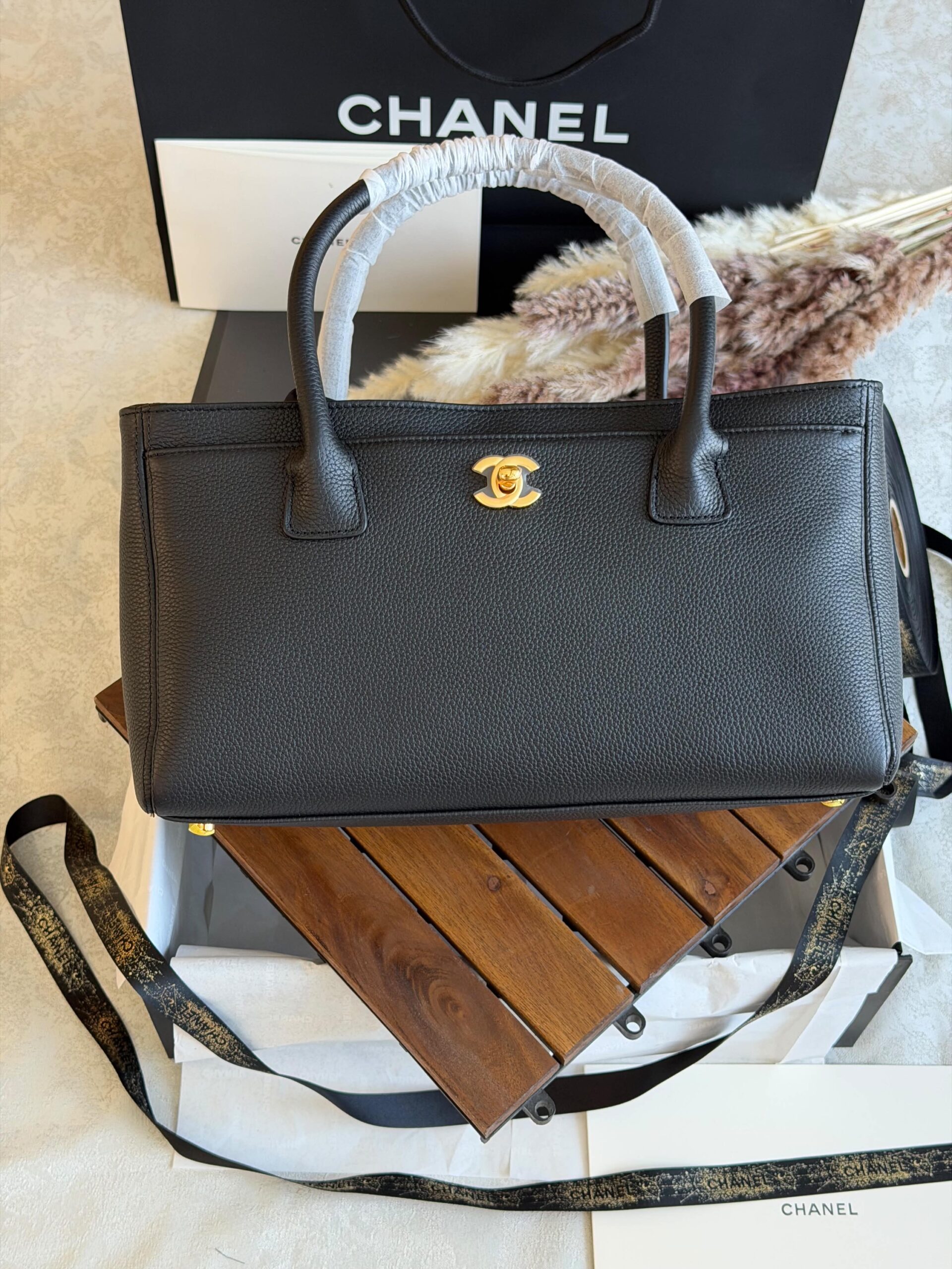 leather Chanel Executive Cerf Tote Bag - Image 3