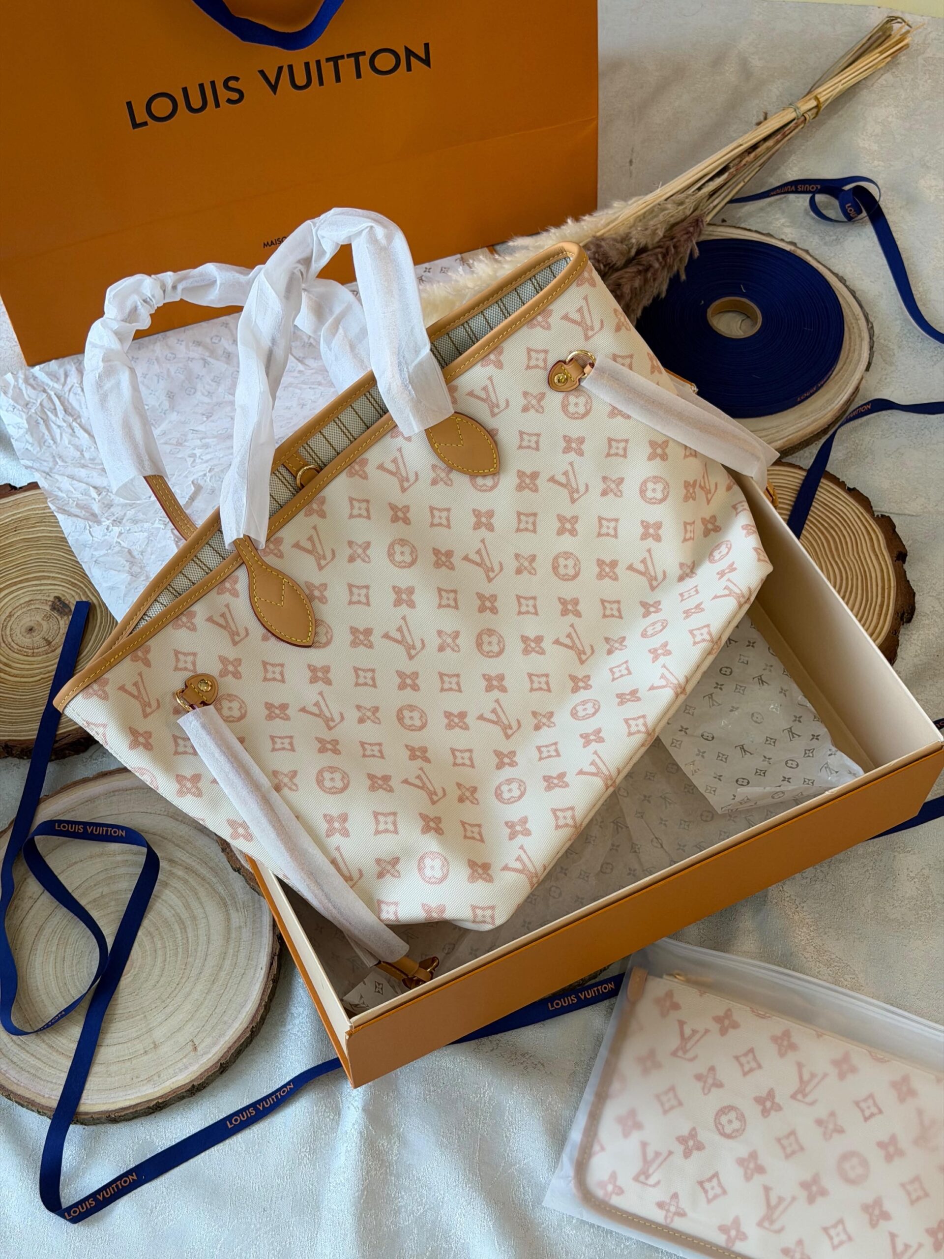 Louis Vuitton Neverfull MM Tote Bag - Image 16