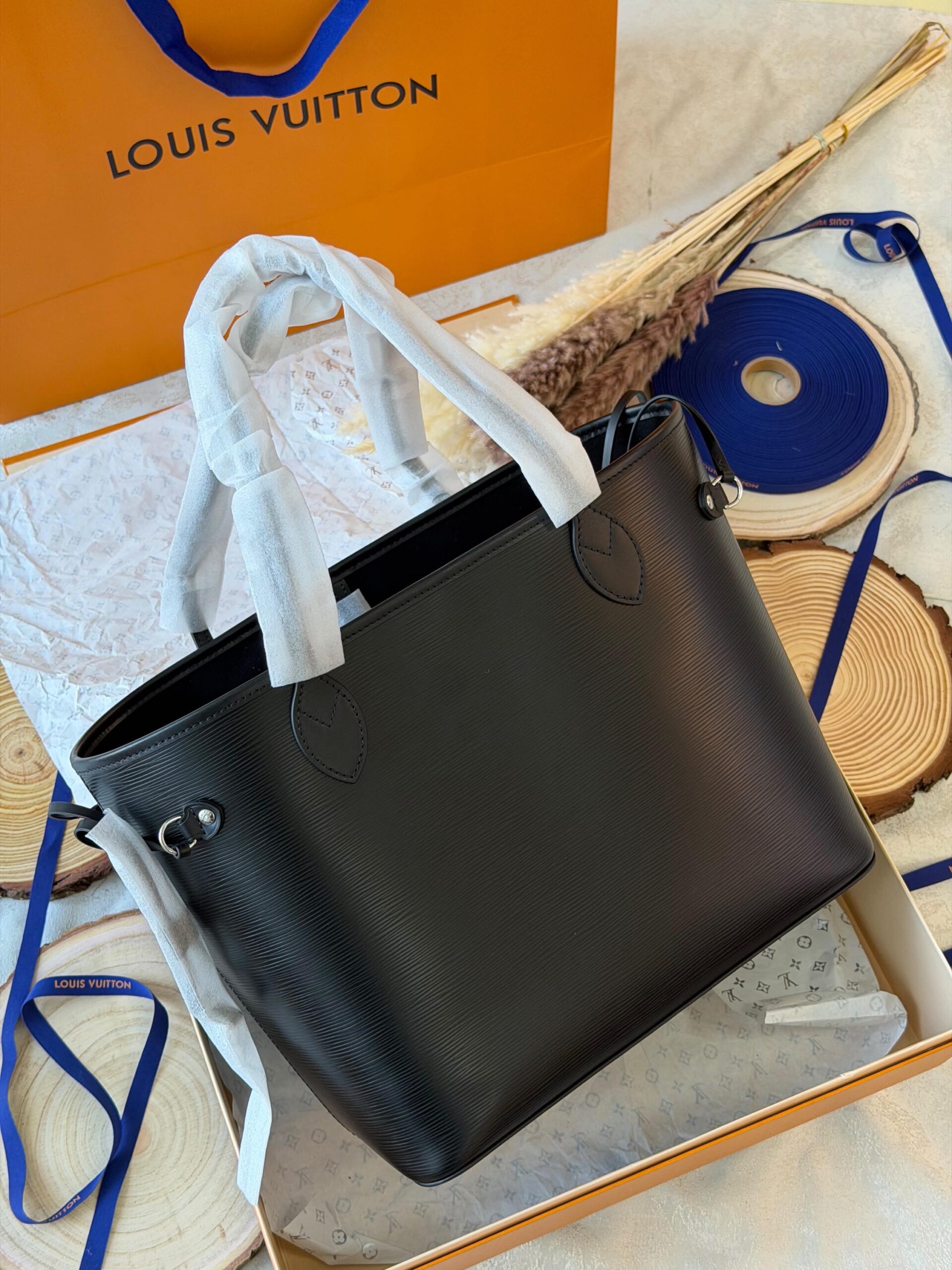 Louis Vuitton Neverfull MM Tote Embossed Monogram Empreinte Cowhide Leather - Image 9