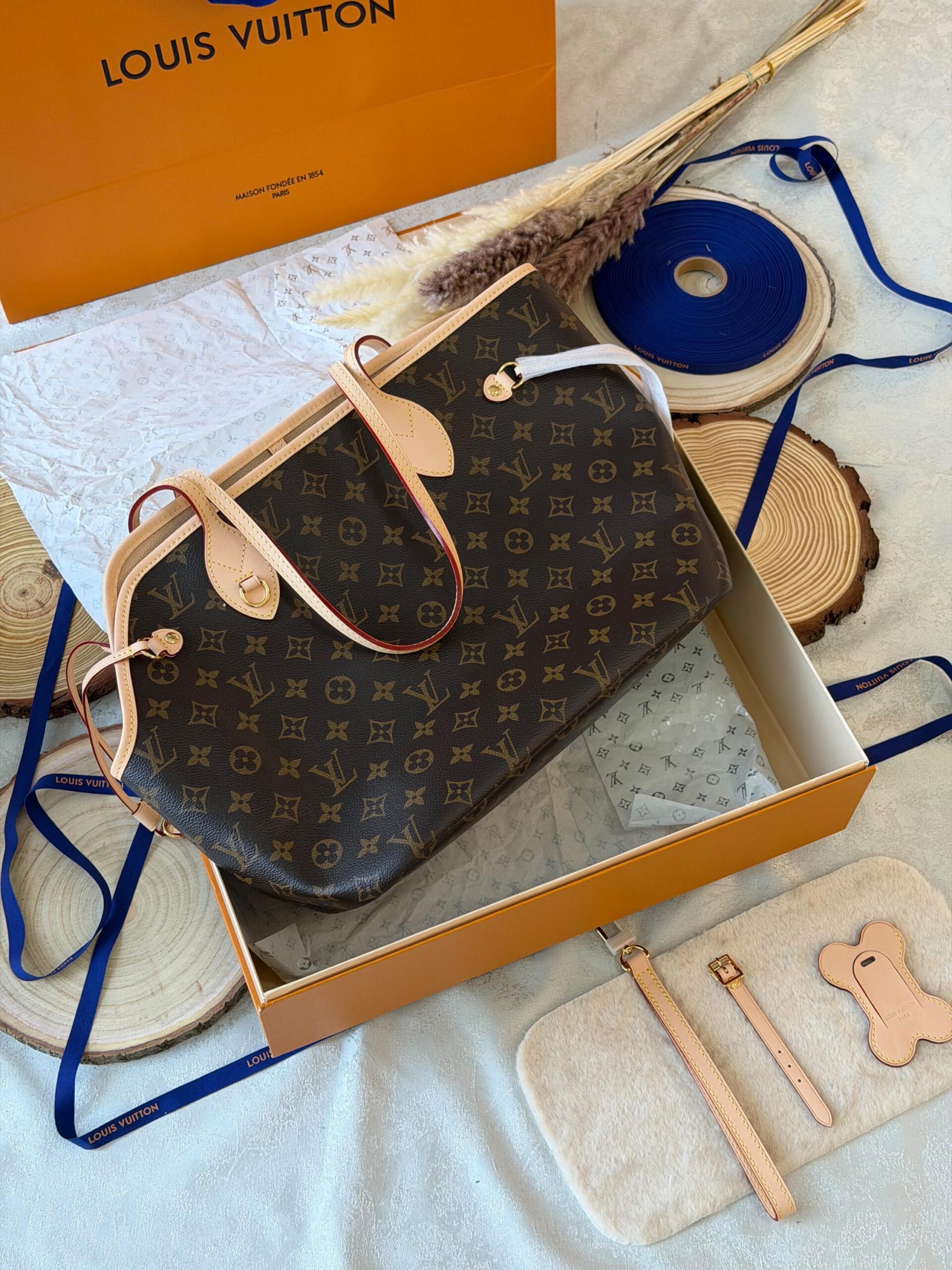 Louis Vuitton Neverfull MM Tote Bag - Image 9