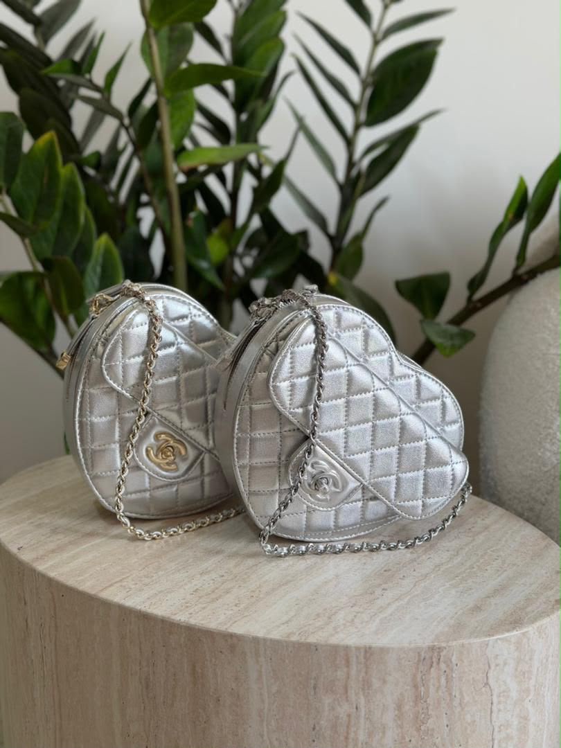Chanel Matelasse Heart Shape Chain Shoulder Bag - Image 3