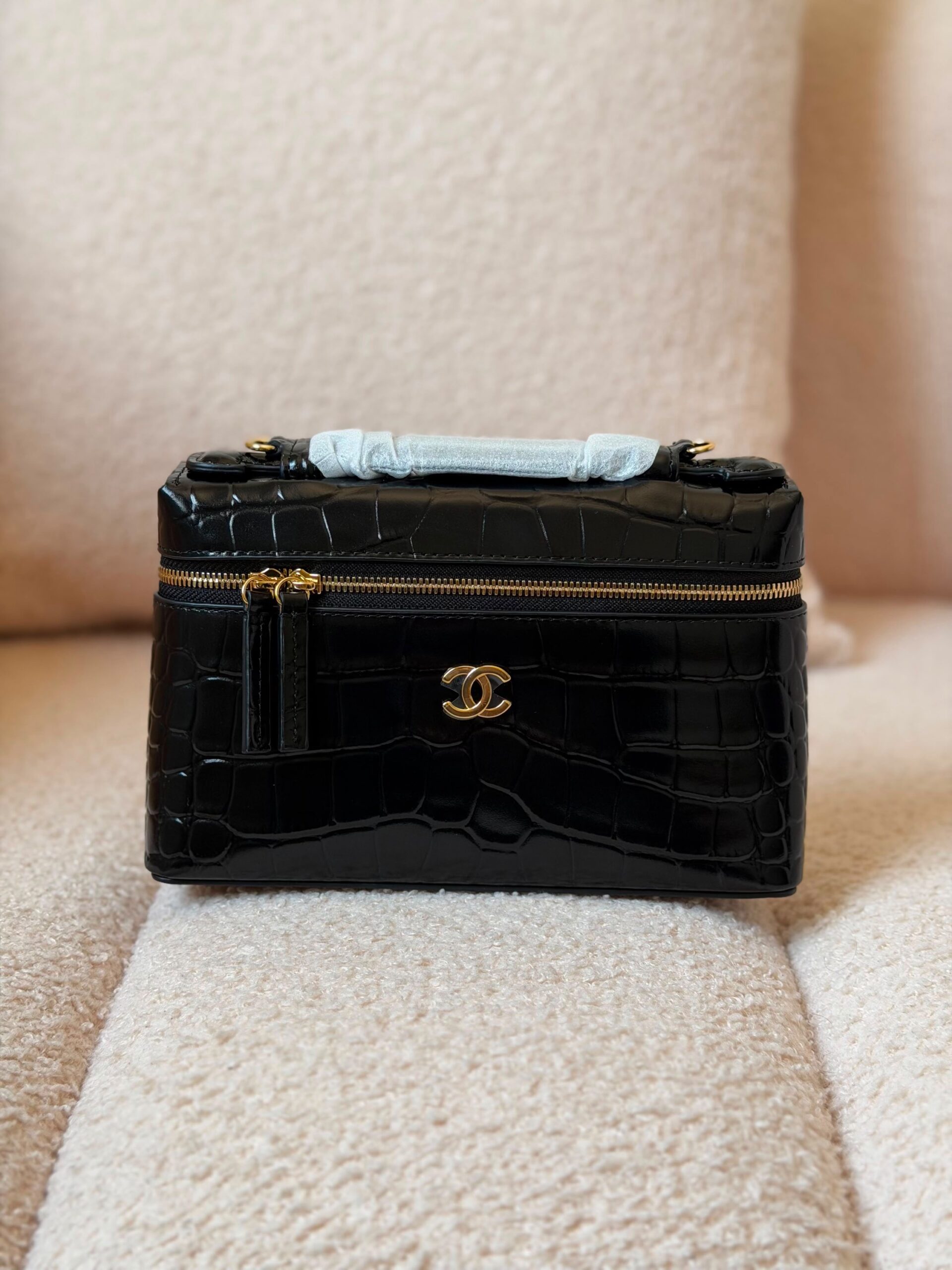 Chanel Vanity With Chain Burgundy Crocodile-Embossed Calfskin - Image 3