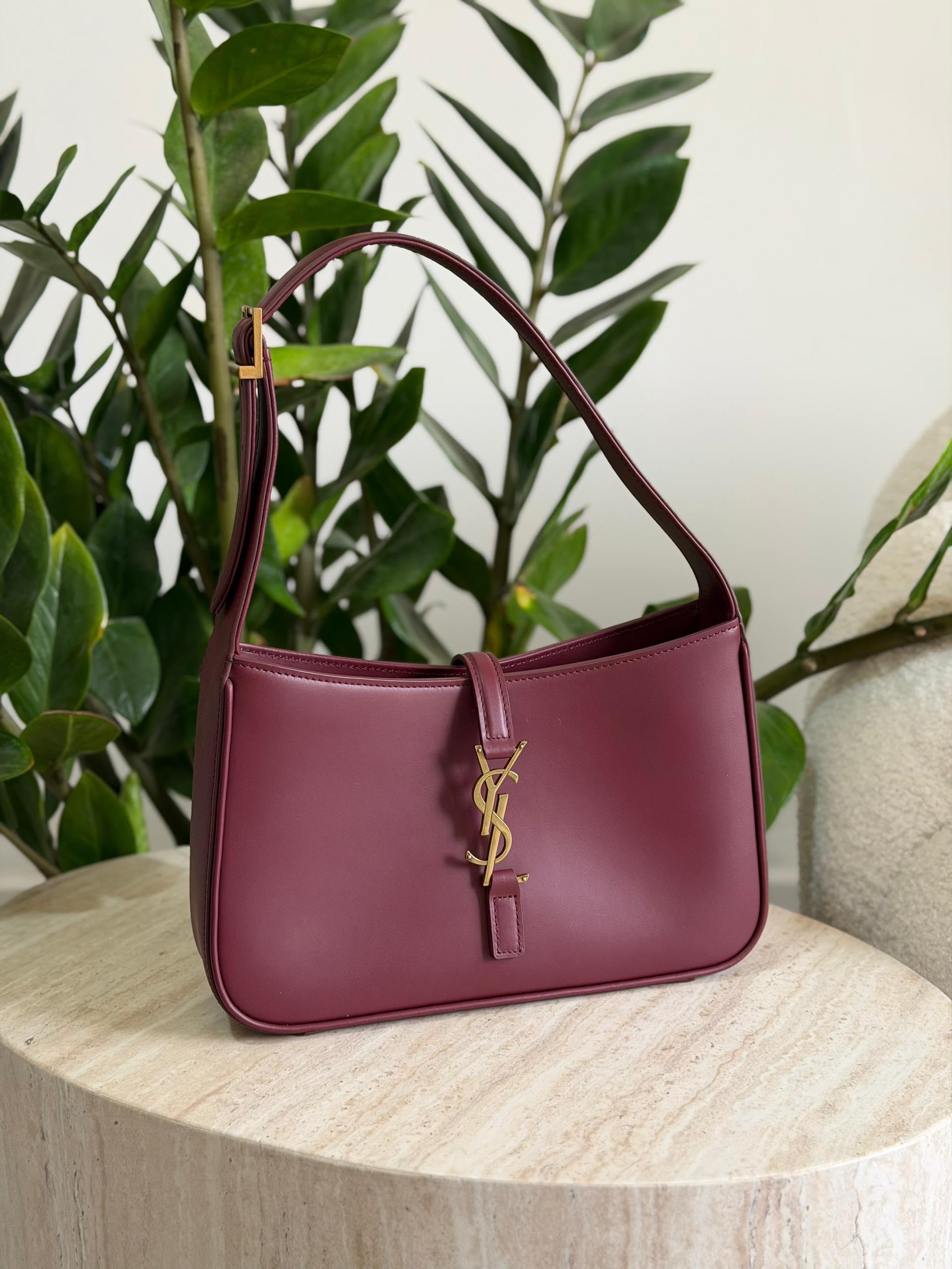 Yves Saint Laurent Le 5 À 7 Hobo Bag
