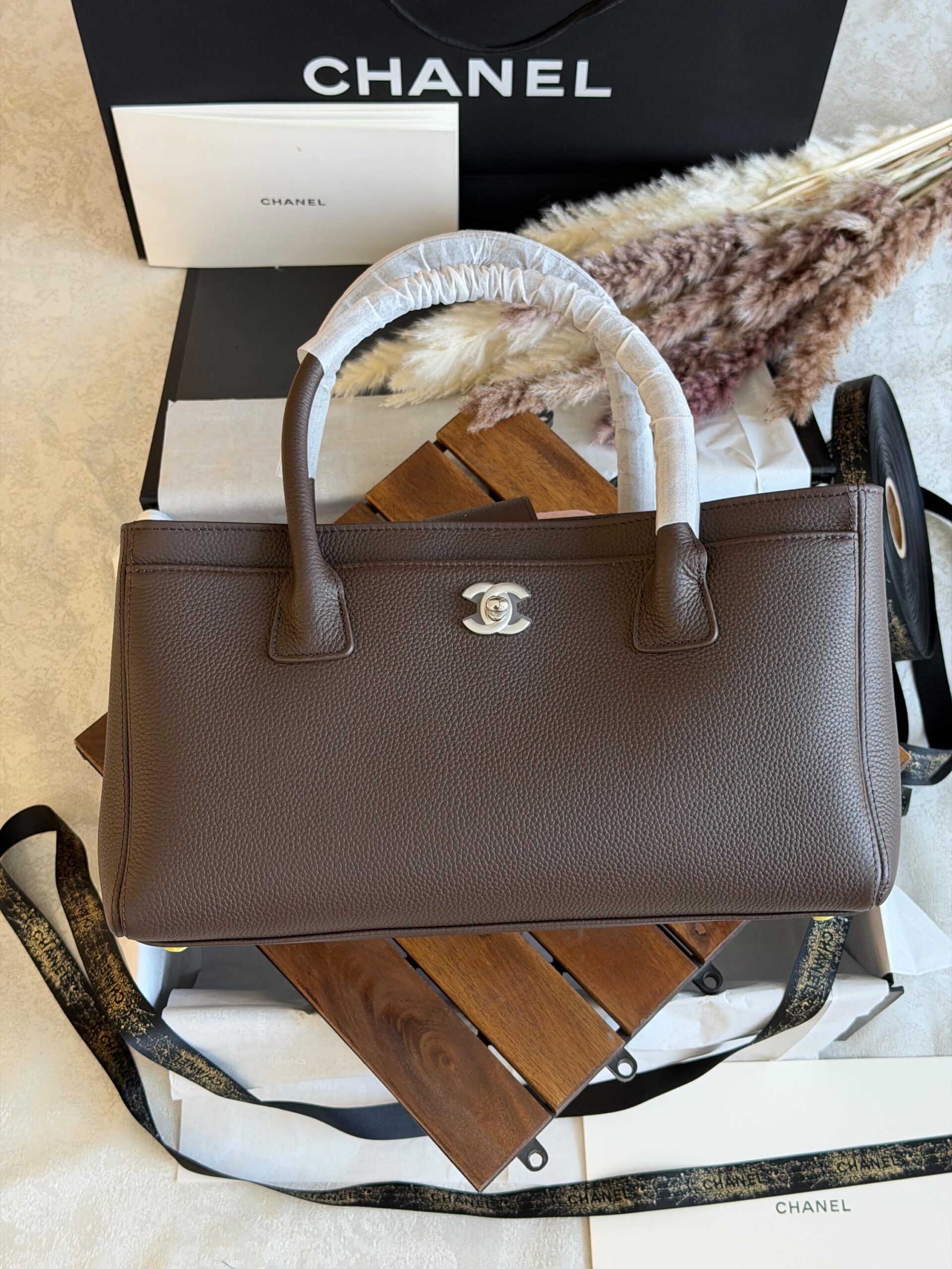 leather Chanel Executive Cerf Tote Bag - Image 2