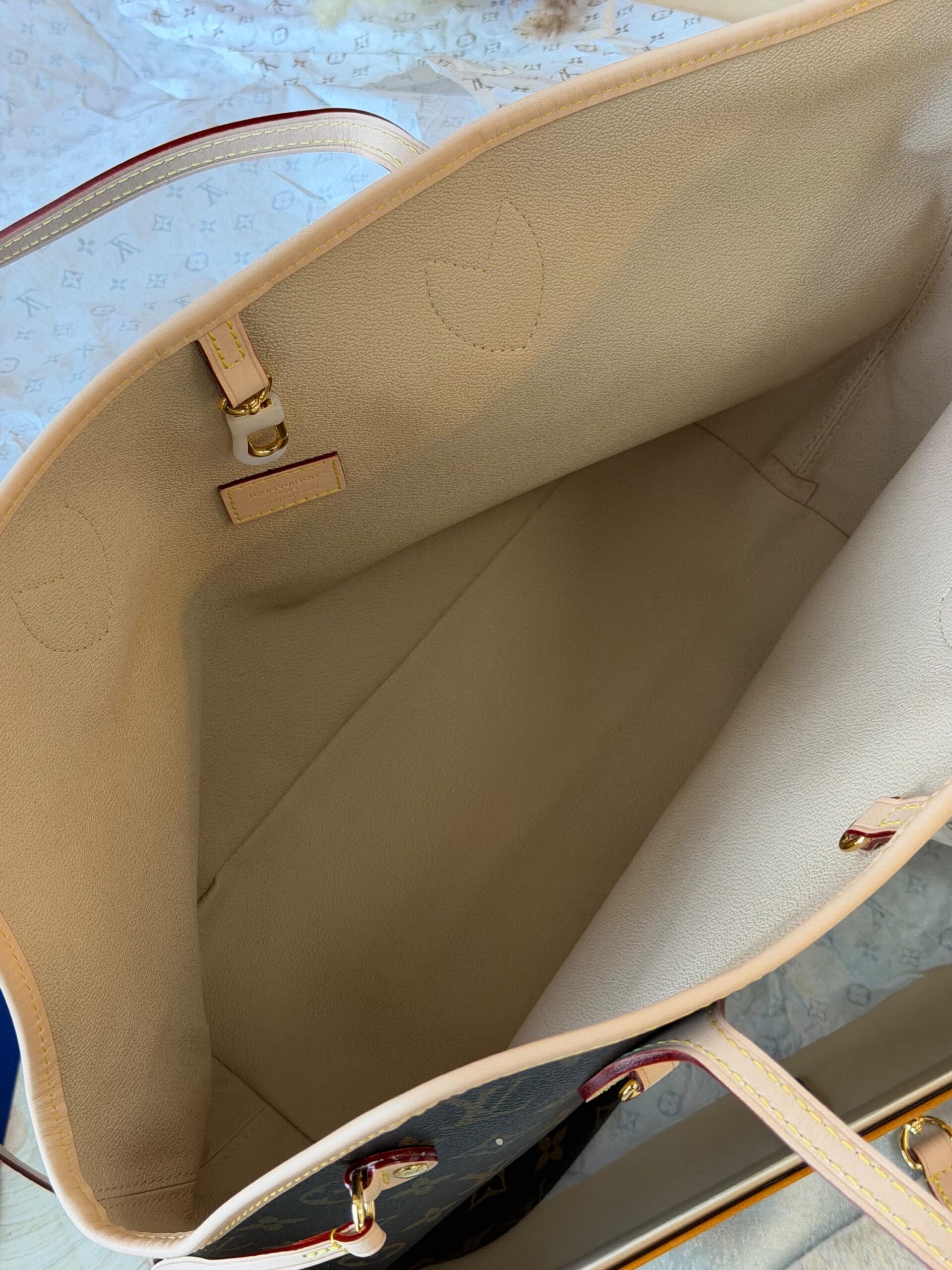 Louis Vuitton Neverfull MM Tote Bag - Image 5