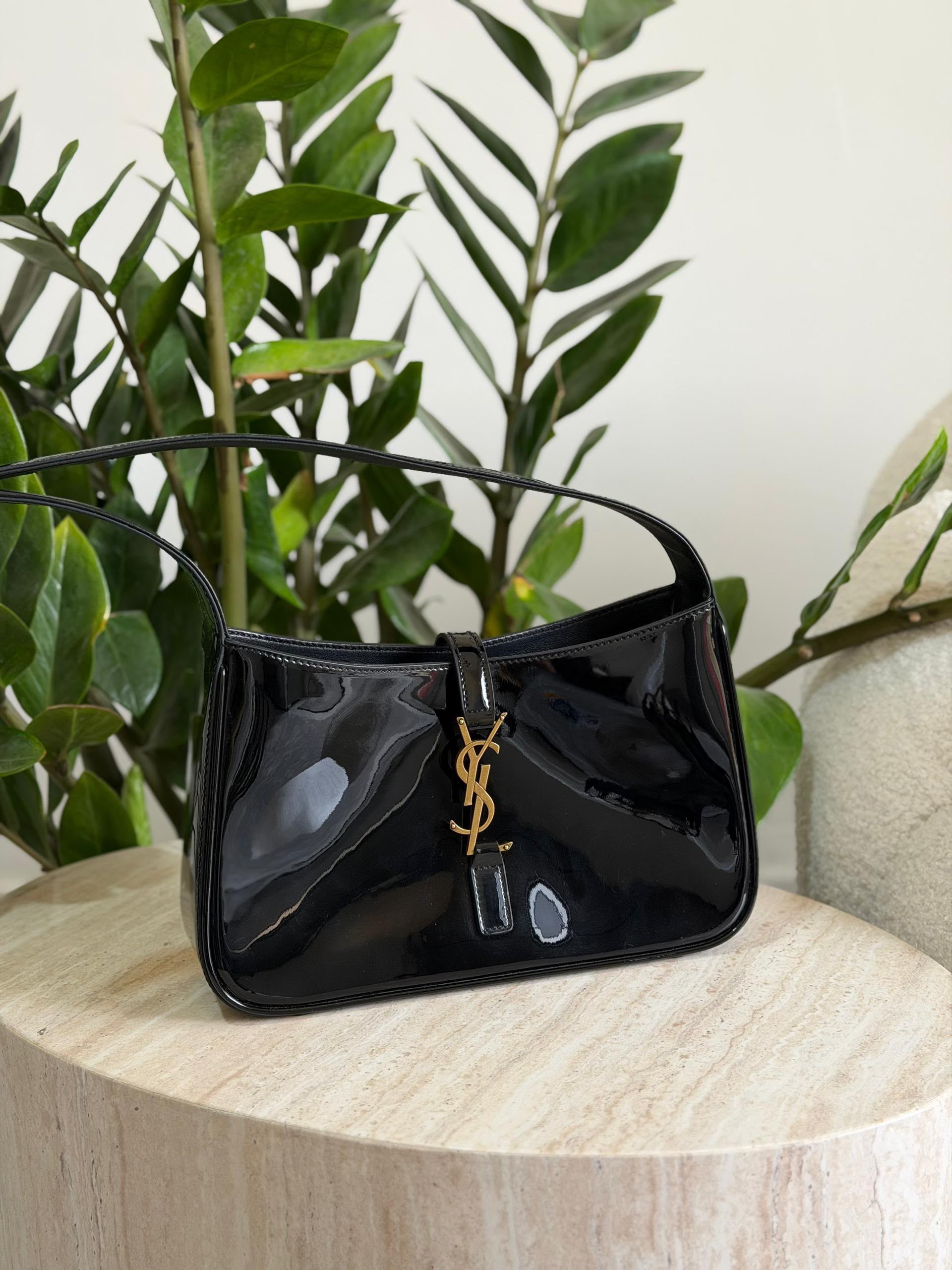 Yves Saint Laurent Le 5 À 7 Hobo Bag - Image 19