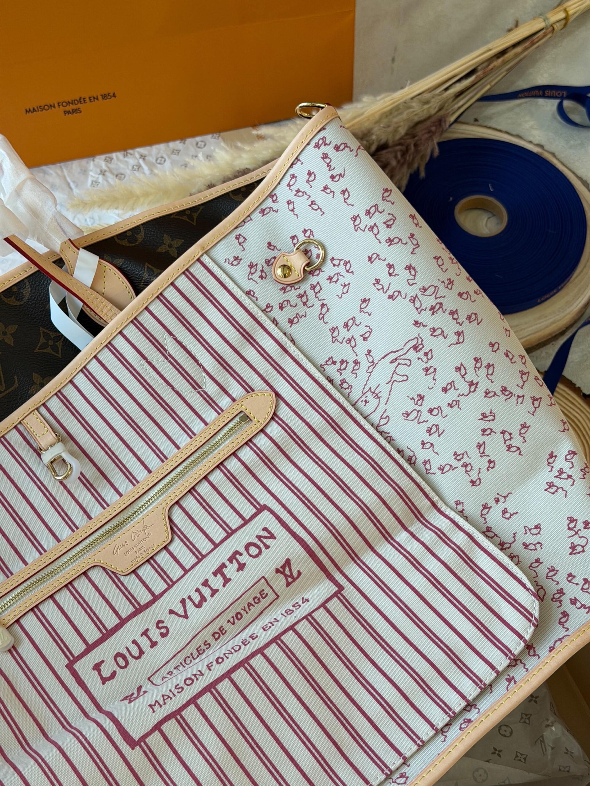 Louis Vuitton Neverfull MM Tote Bag - Image 10
