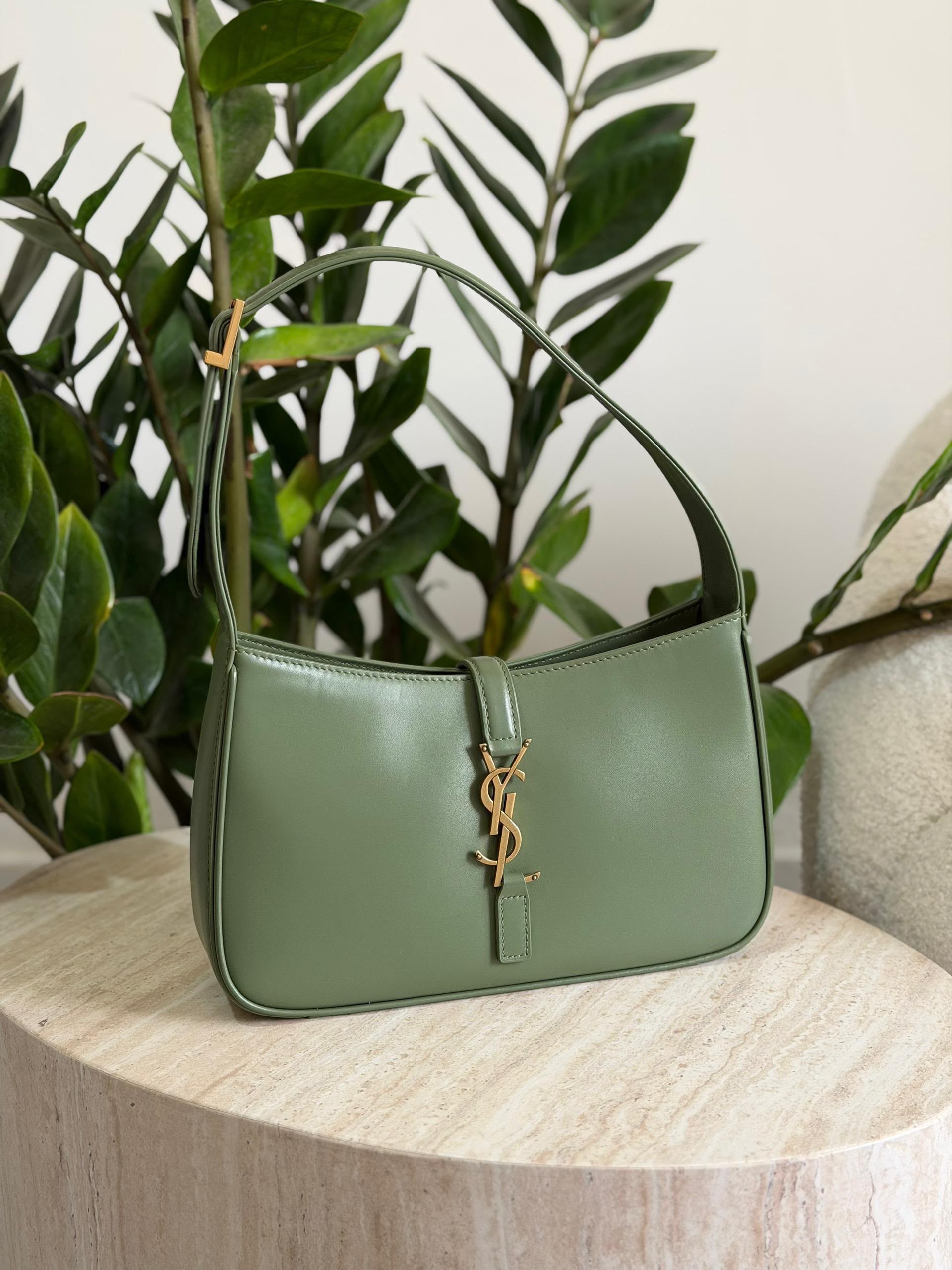 Yves Saint Laurent Le 5 À 7 Hobo Bag - Image 3