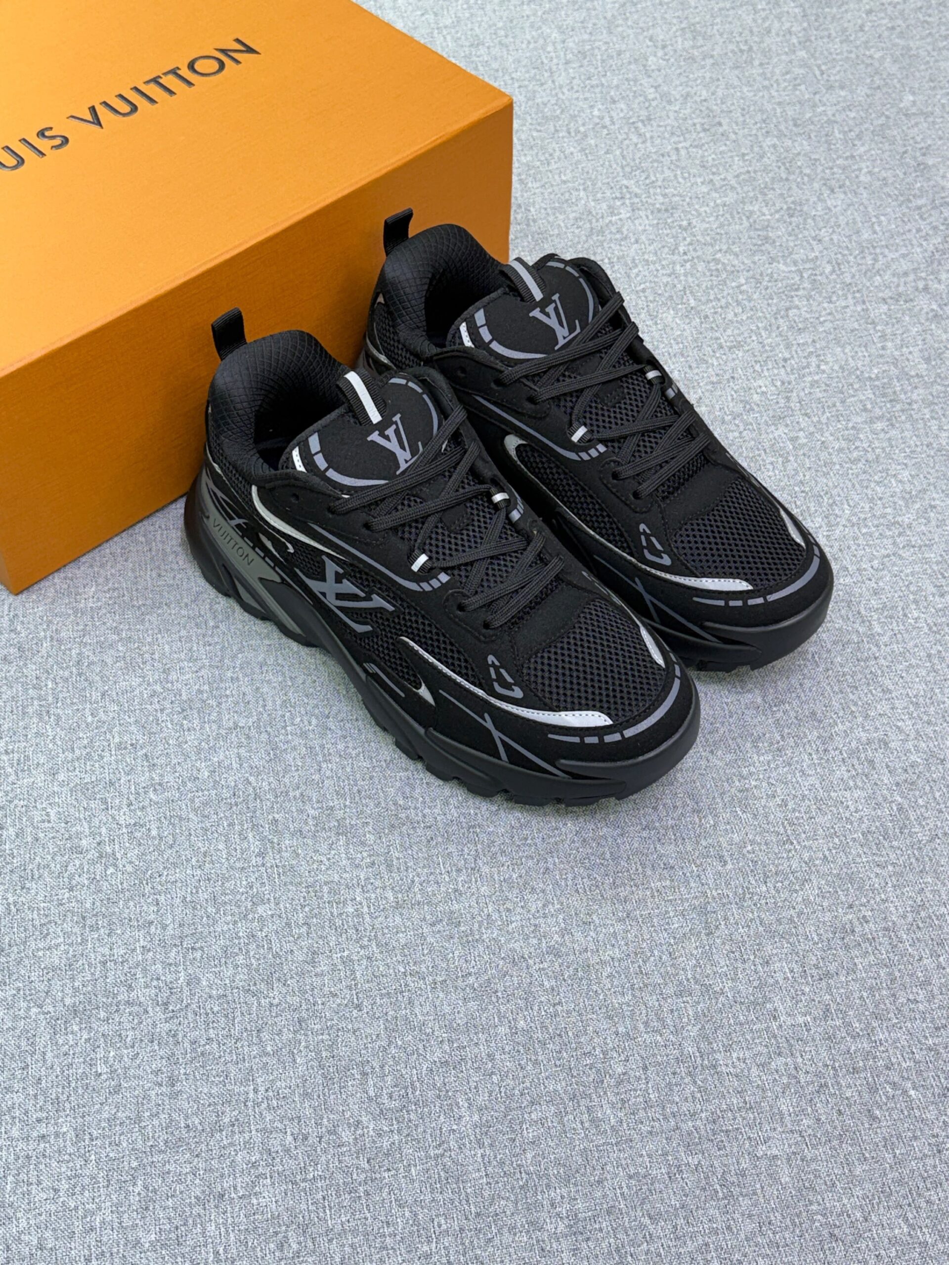 Louis Vuitton Tatic Runner Sneakers - Image 5