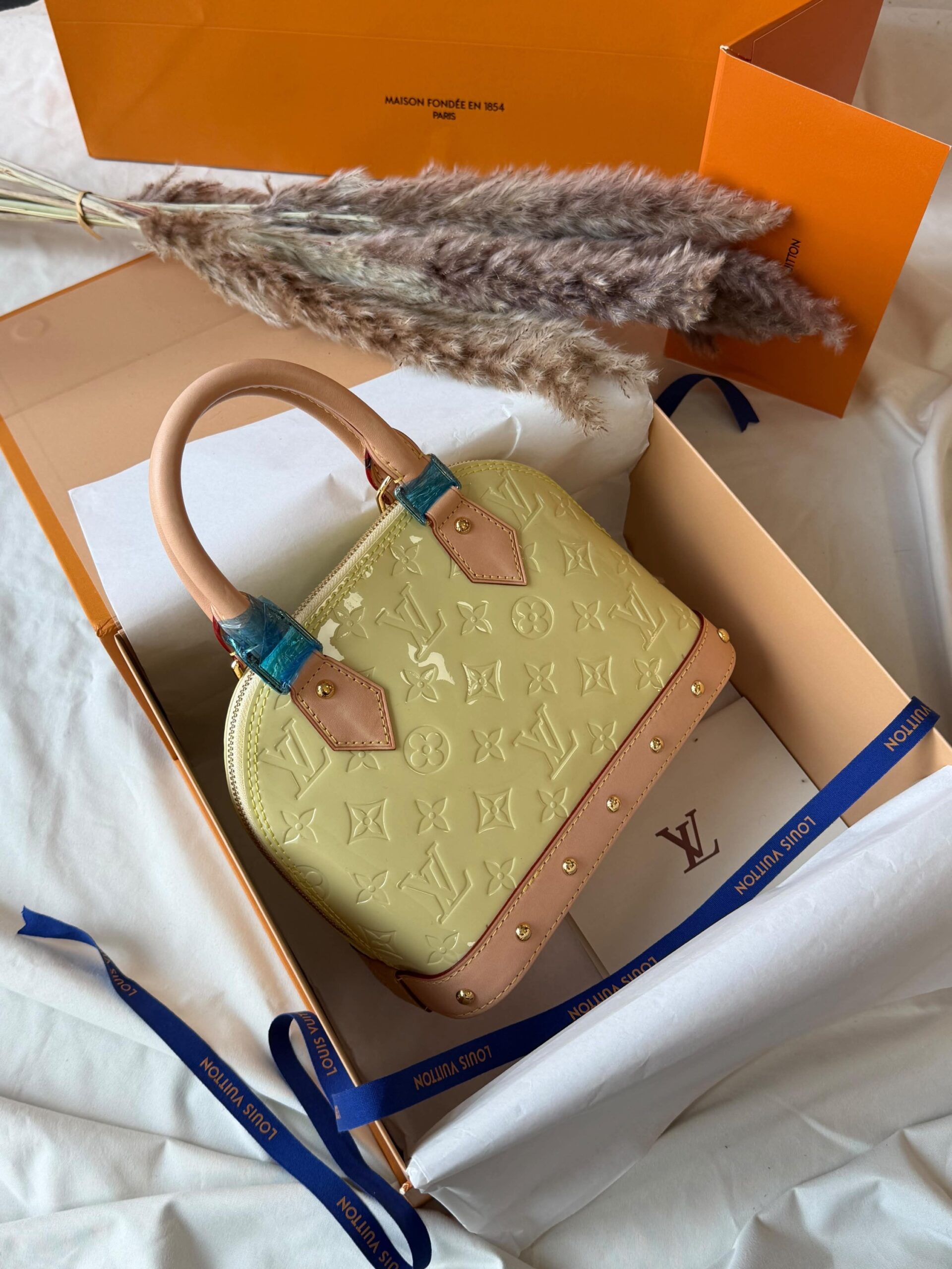 Louis Vuitton Alma Handbag Vernis Patent Leather - Image 3