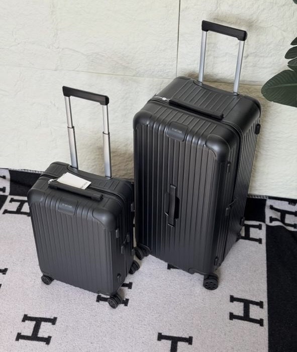 Rimowa Suitcase Set - Image 4