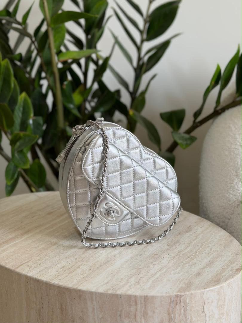 Chanel Matelasse Heart Shape Chain Shoulder Bag - Image 2