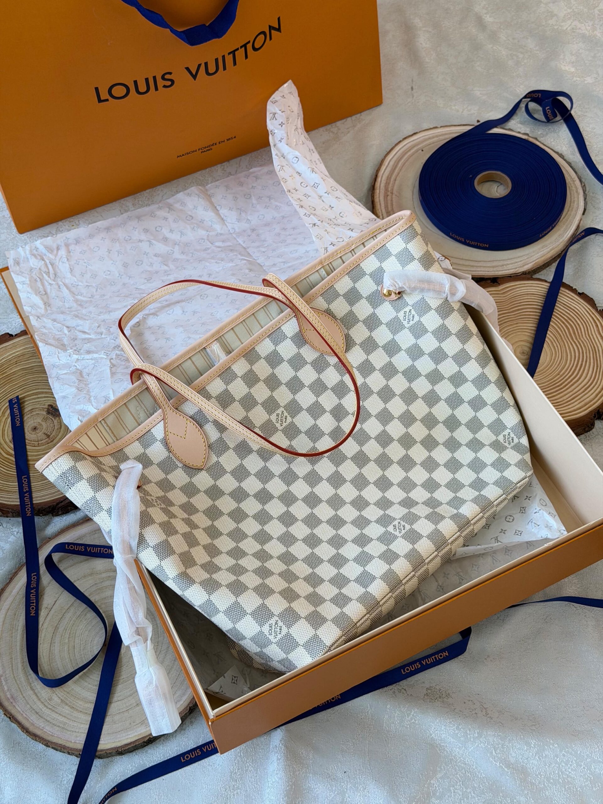 Louis Vuitton Neverfull MM Tote Bag - Image 13