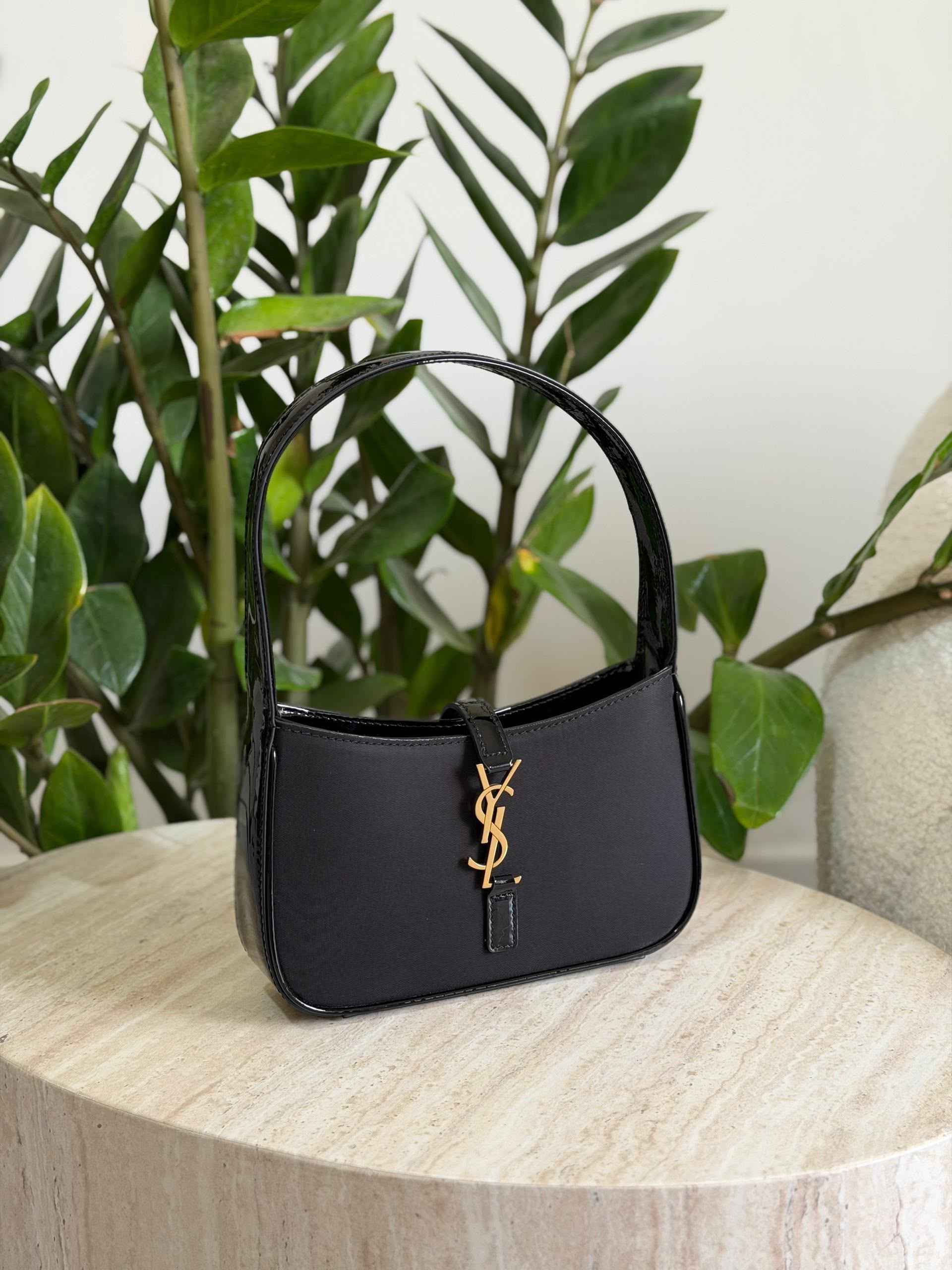 Yves Saint Laurent Le 5 À 7 Hobo Bag - Image 14