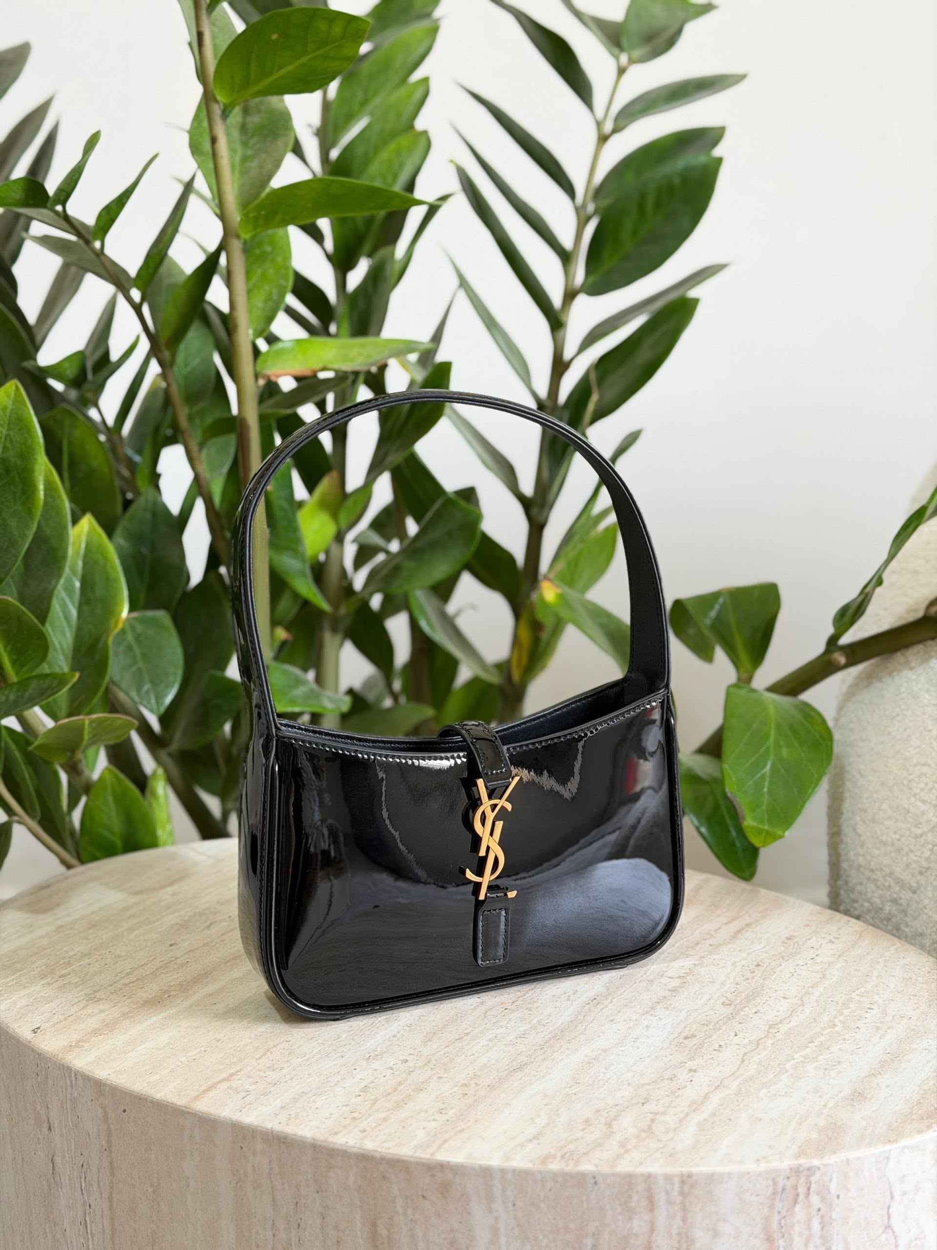 Yves Saint Laurent Le 5 À 7 Hobo Bag - Image 18