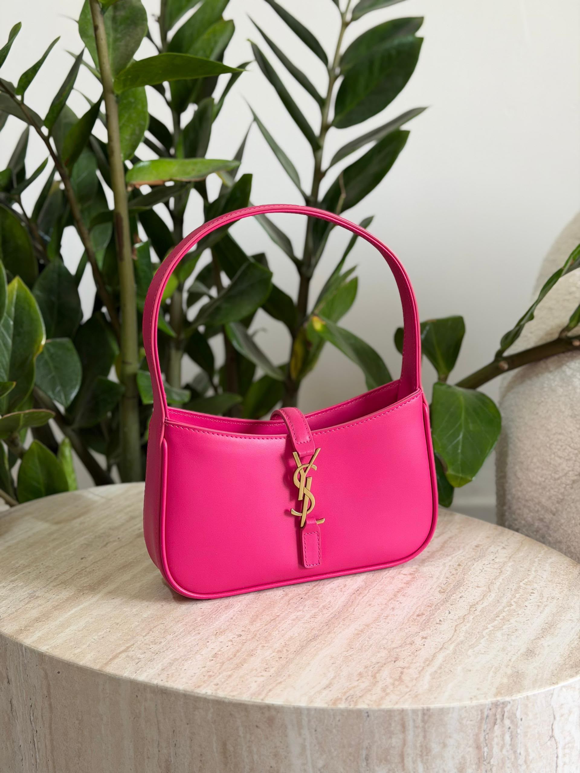 Yves Saint Laurent Le 5 À 7 Hobo Bag - Image 7