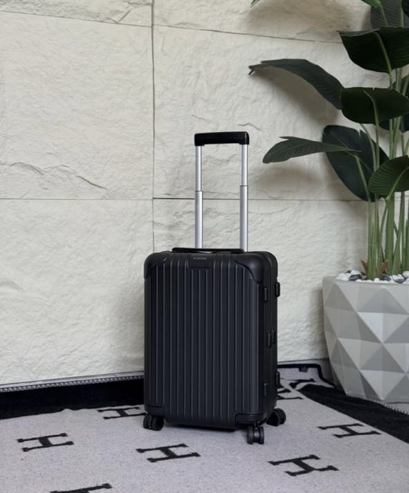 Rimowa Suitcase Set - Image 3