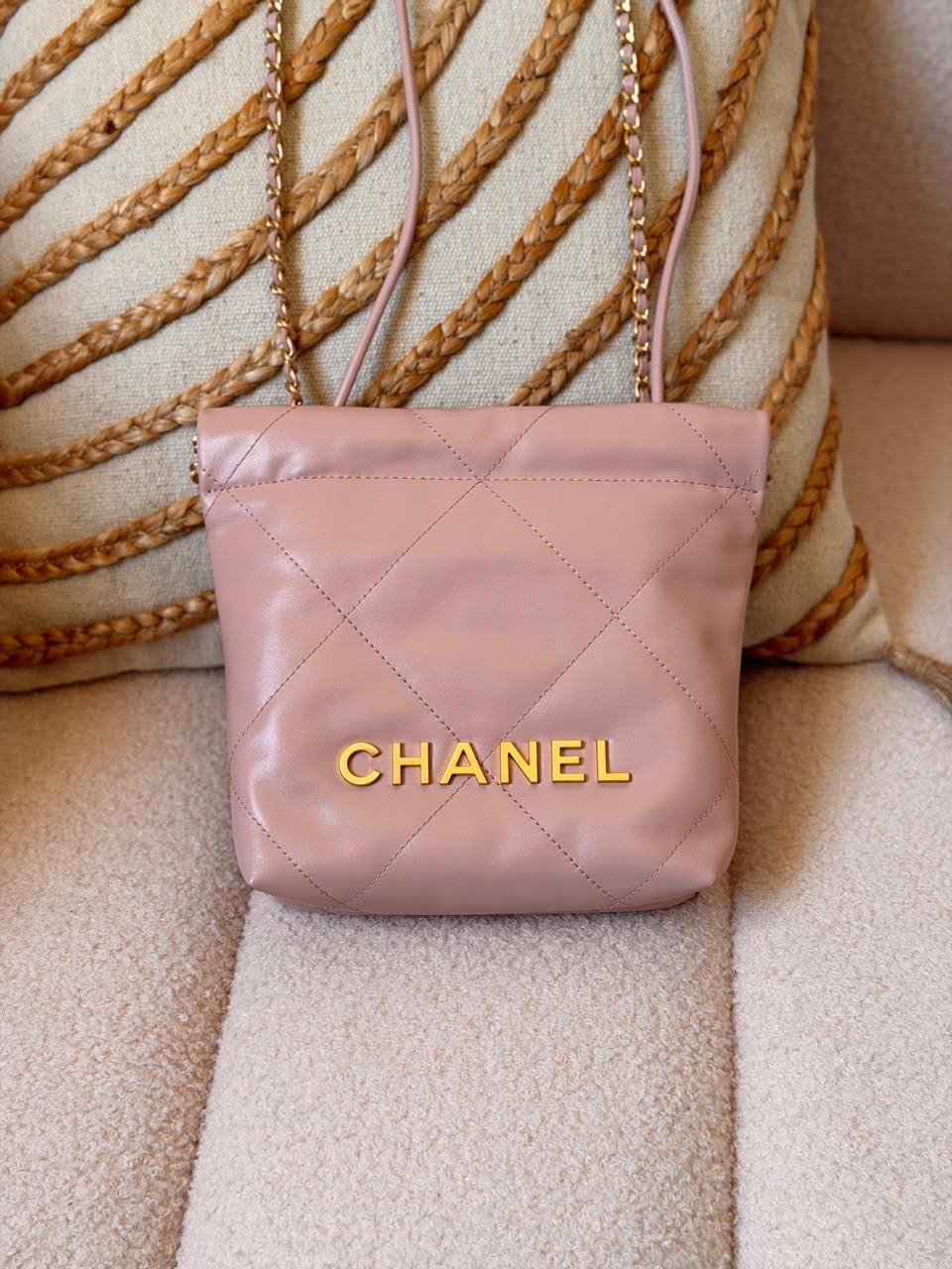 Chanel 22 Bag Vibrant Burgundy Shiny Calfskin Leather - Image 3