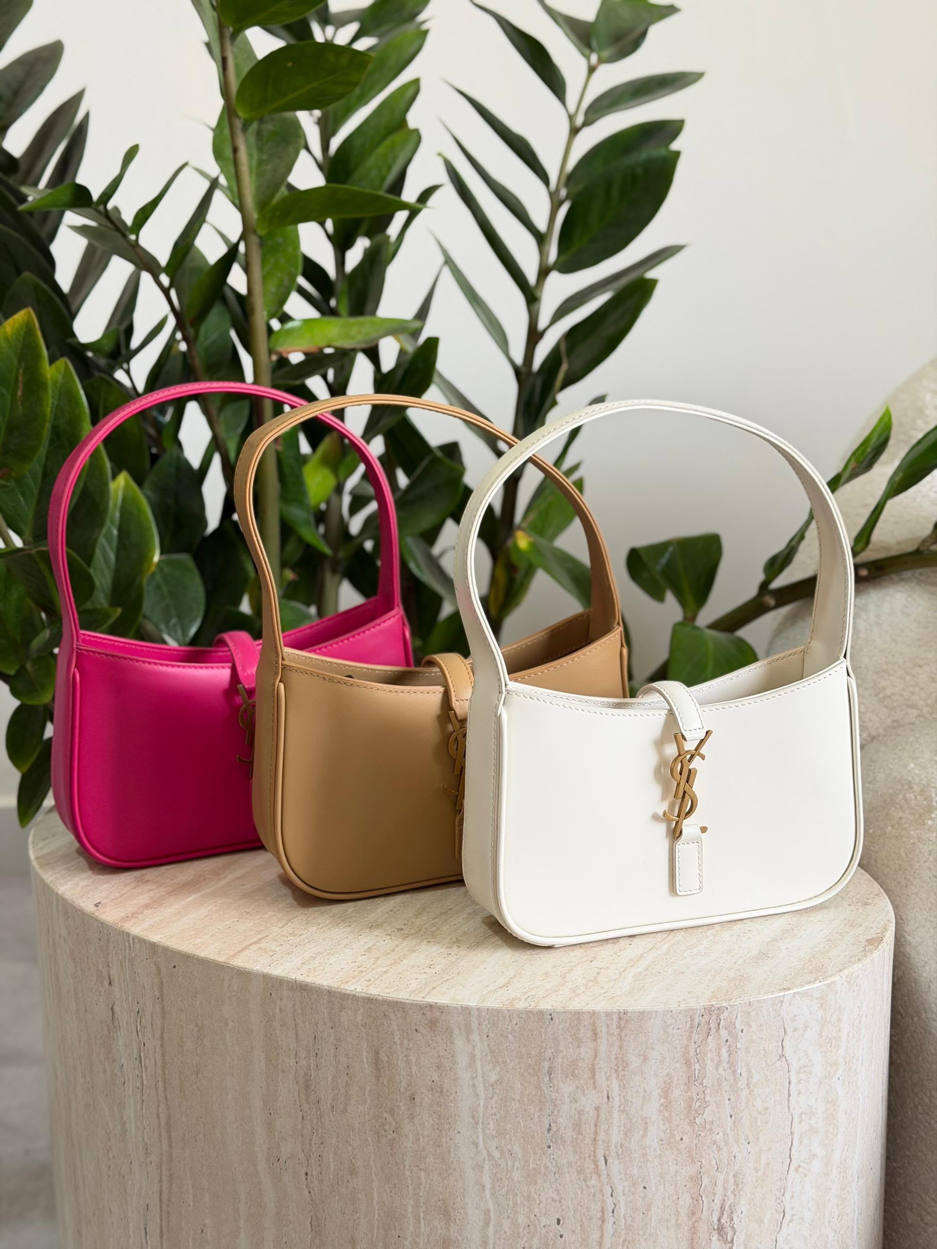 Yves Saint Laurent Le 5 À 7 Hobo Bag - Image 8
