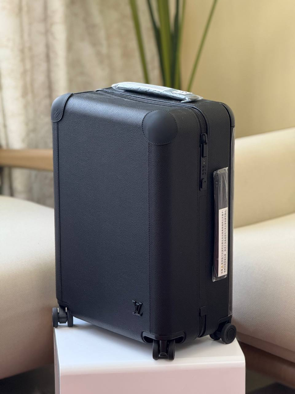 Louis Vuitton Horizon 55 Suitcase Leather Trim And Matte Black Leather Corners - Image 14