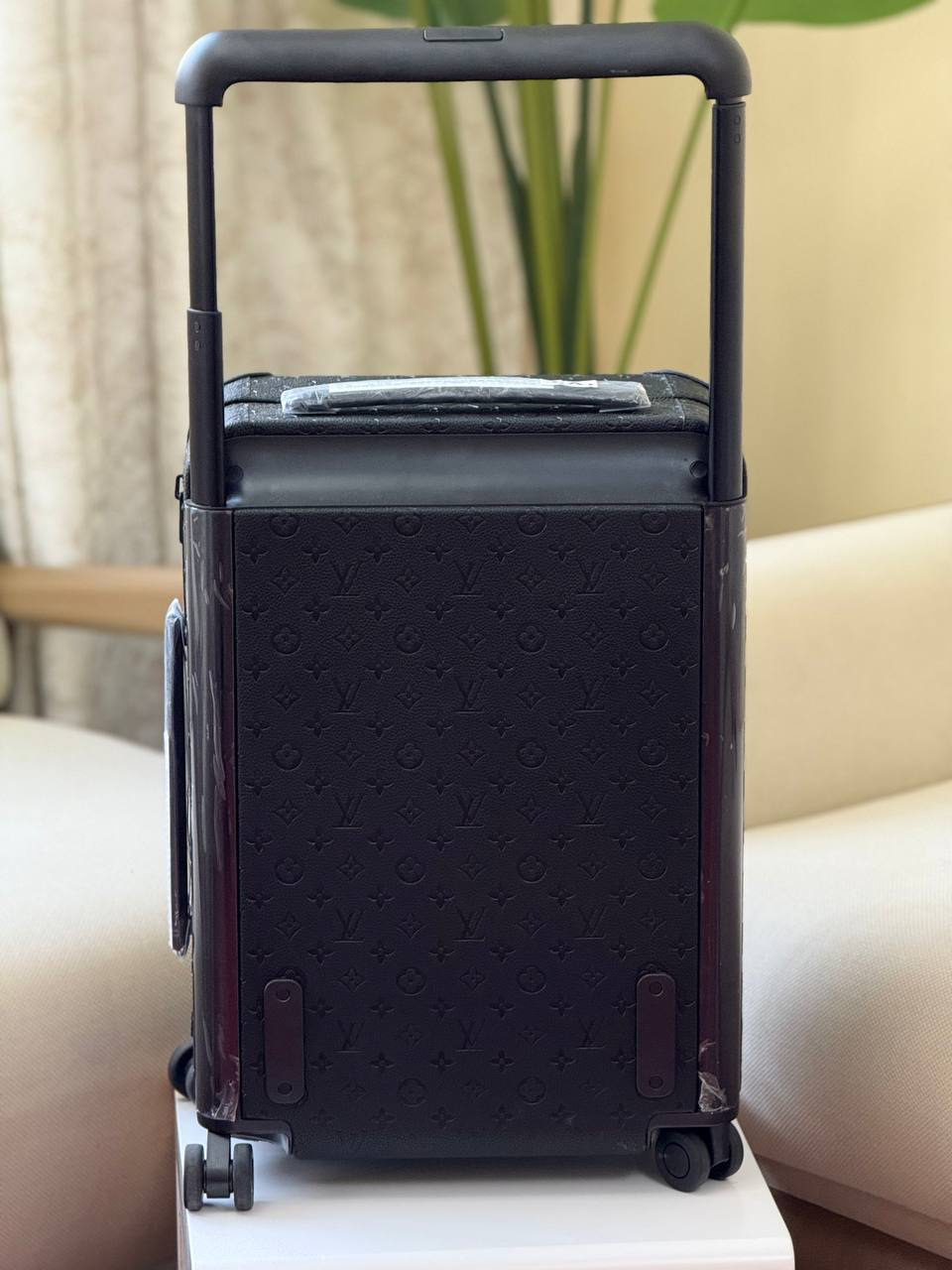 Louis Vuitton Horizon 55 Suitcase Leather Trim And Matte Black Leather Corners - Image 10